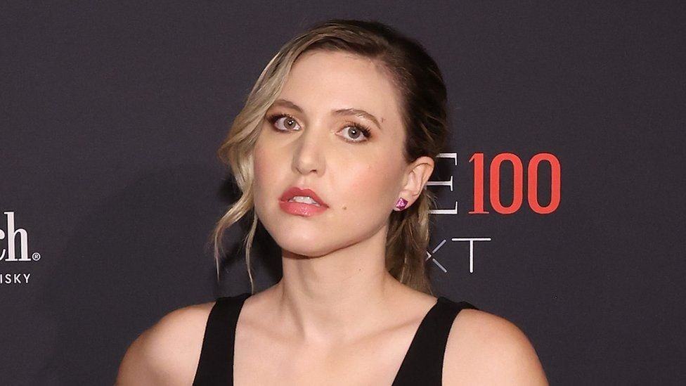 taylor tomlinson.jpg