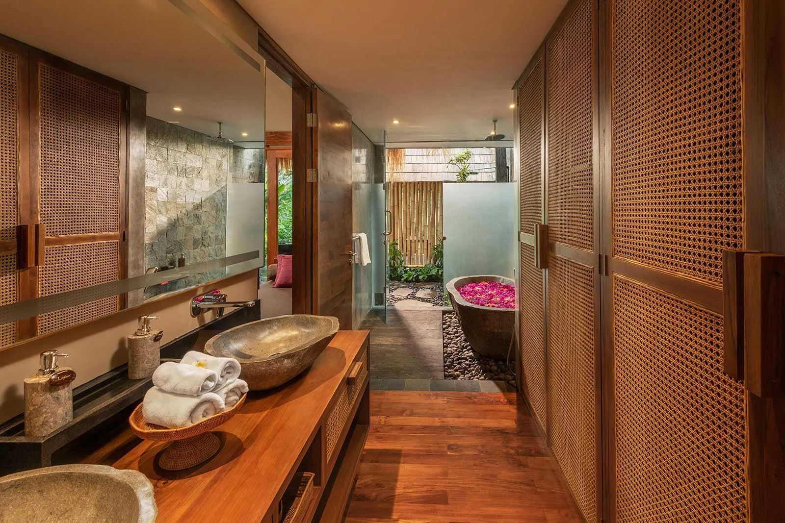 one_bedroom_water_garden_pool_suite_4.jpg
