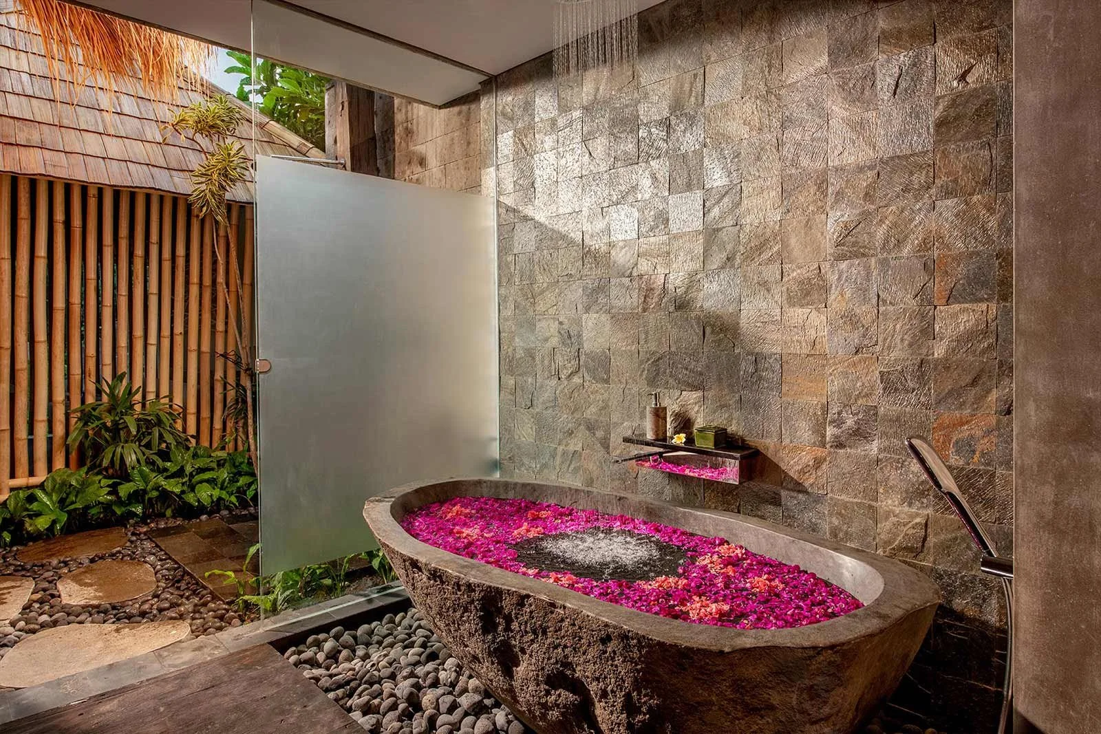 one_bedroom_water_garden_pool_suite_5.jpg
