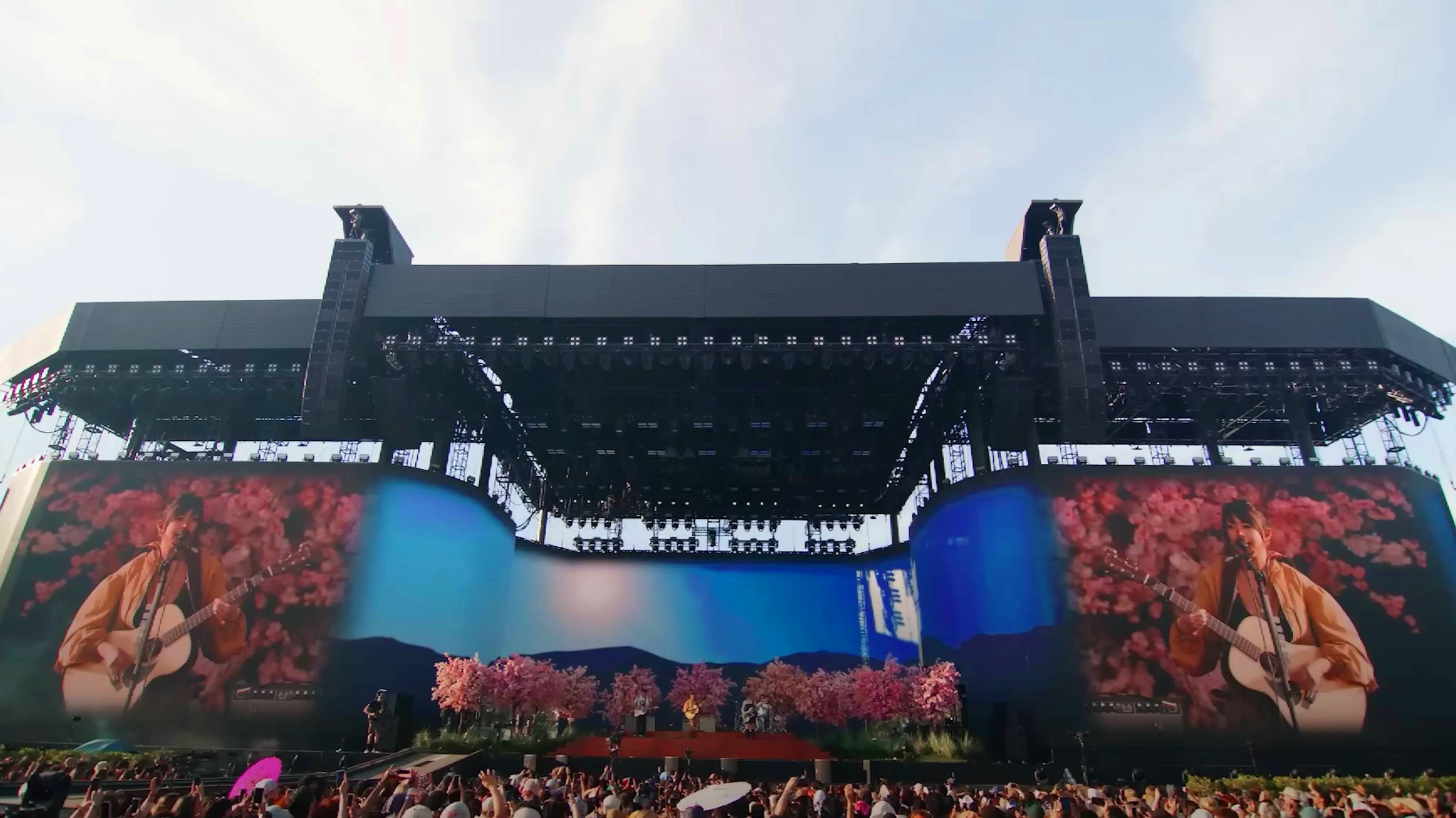 Beabadoobee - Coachella, Space In Between, Laneway 2025. LD