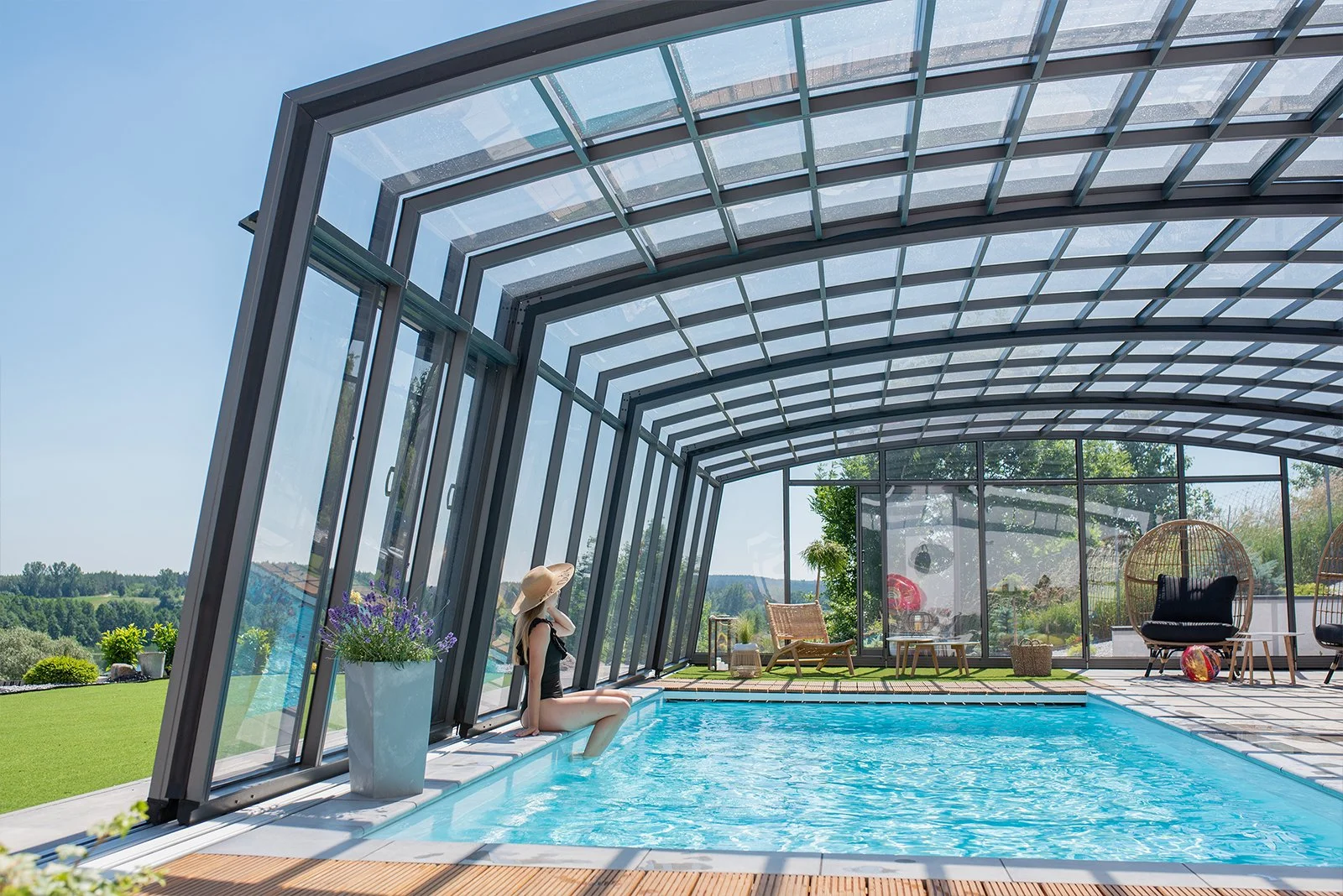 Bucovers kõrgem polükarbonaatkattega basseinivarikatus