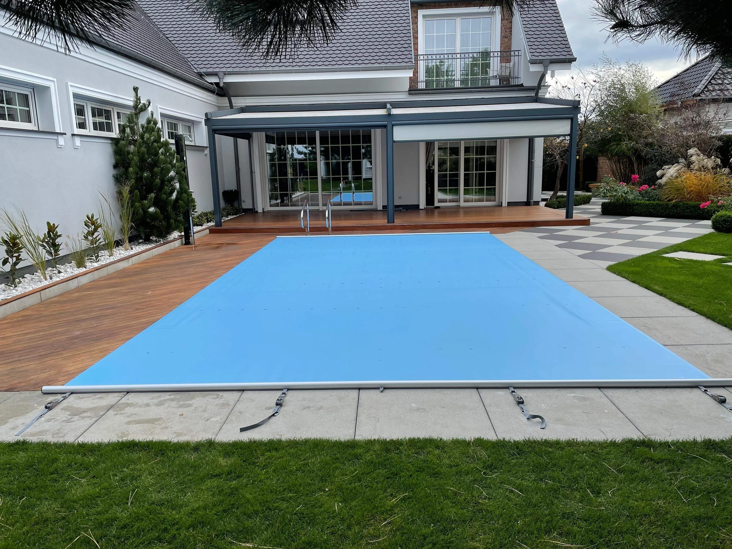 Basseinikate peal - turvakate