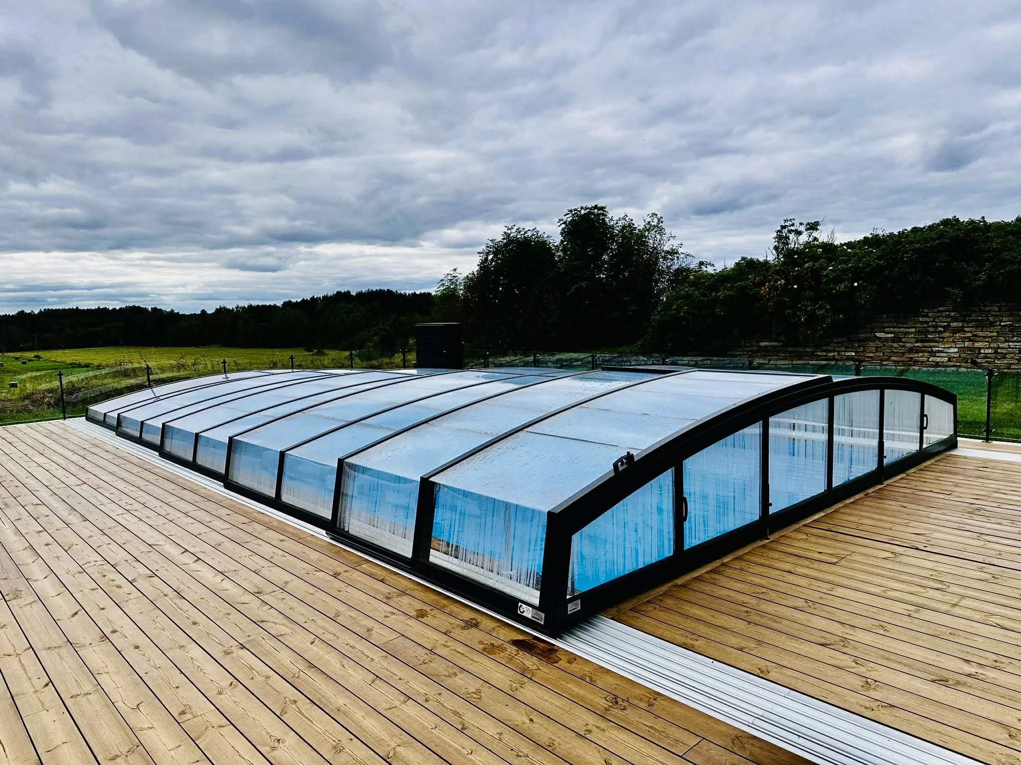 basseini kattemoodul paigaldatuna kliendile