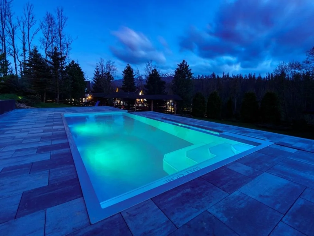 klaasfiiberbassein aias LED valgustusega Eestis