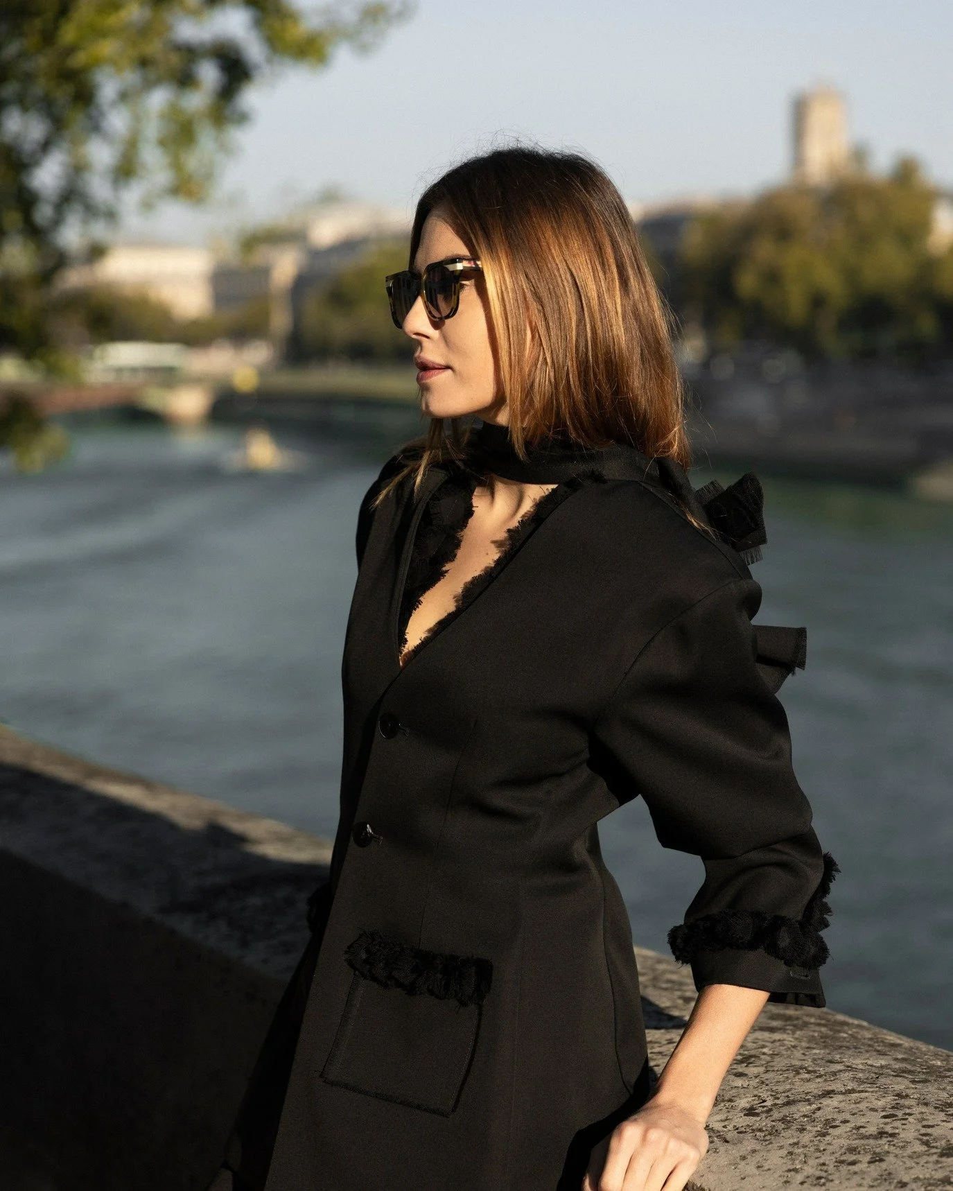 Parisian light, artisanal design ✨

The Elize Blazer styled with the Daisy Flower Ring Necklace - watch how handmade fringe details catch the light with every movement. Clean lines, refined buttons, and the kind of versatility that takes you from mor