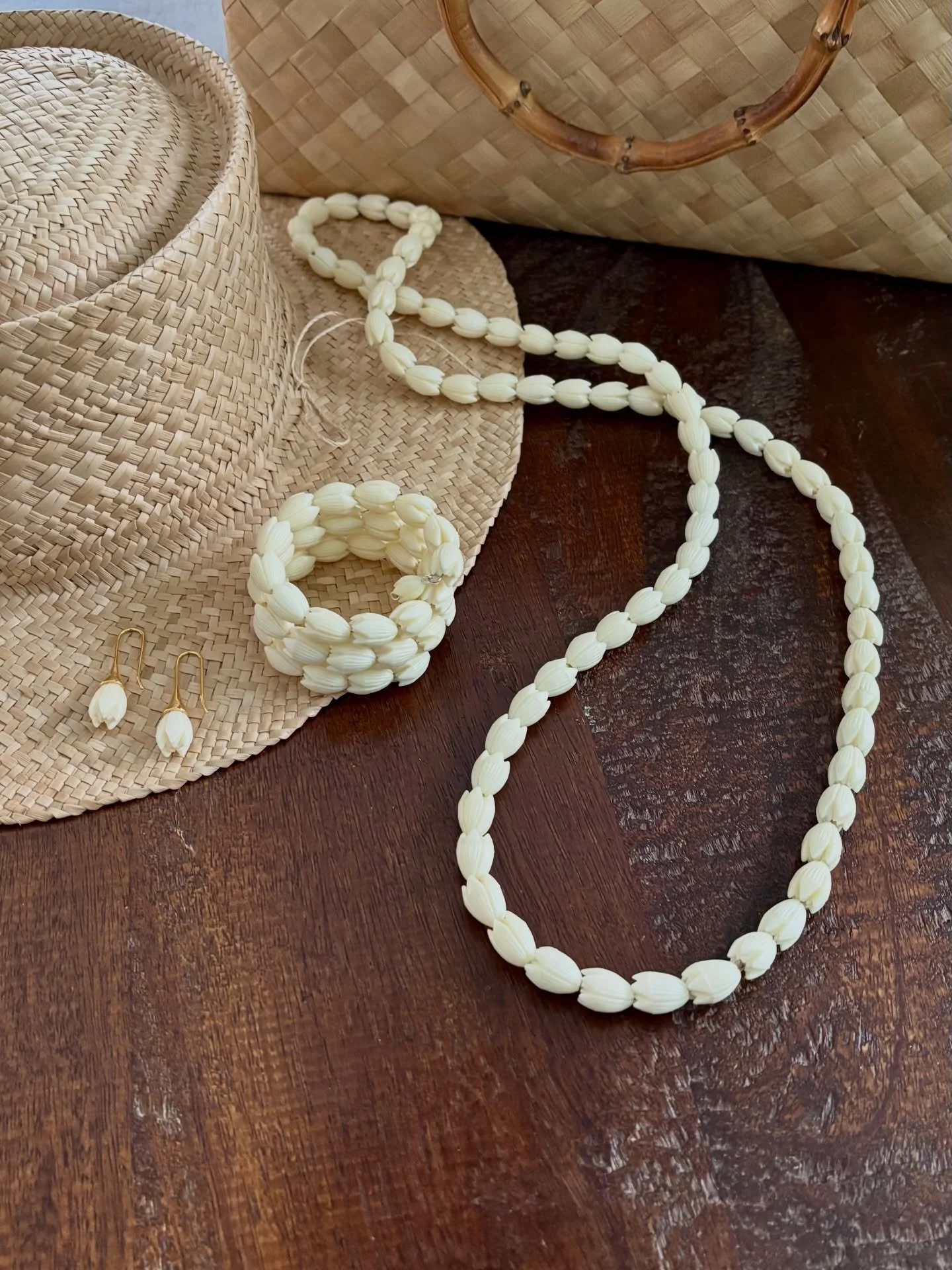 Aloha Friday Collection!  Get that papale out! Your Kimura&rsquo;s lauhala tote and rock that mu&rsquo;umu&rsquo;u last few days for #muumuumonth.

These 1950&rsquo;s vintage pikake resin beads can be the perfect addition to your outfit! #lookingp #s