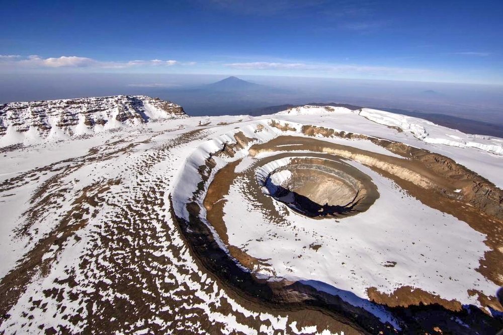 10+Kili-Krater+Meru©GianSchachenmann_ton.jpg