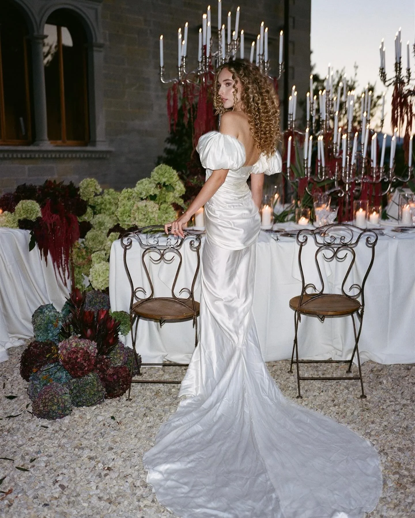 Grain as texture, silence as luxury.
Tuscany, seen through the patience of film and the intention behind every frame 🎞️.
.
.
Wedding team:
Lead Photographer @elisabettalillyred
Venue @villa_la_commenda_concordia
Planner &amp; Concept @flyinglittlebi