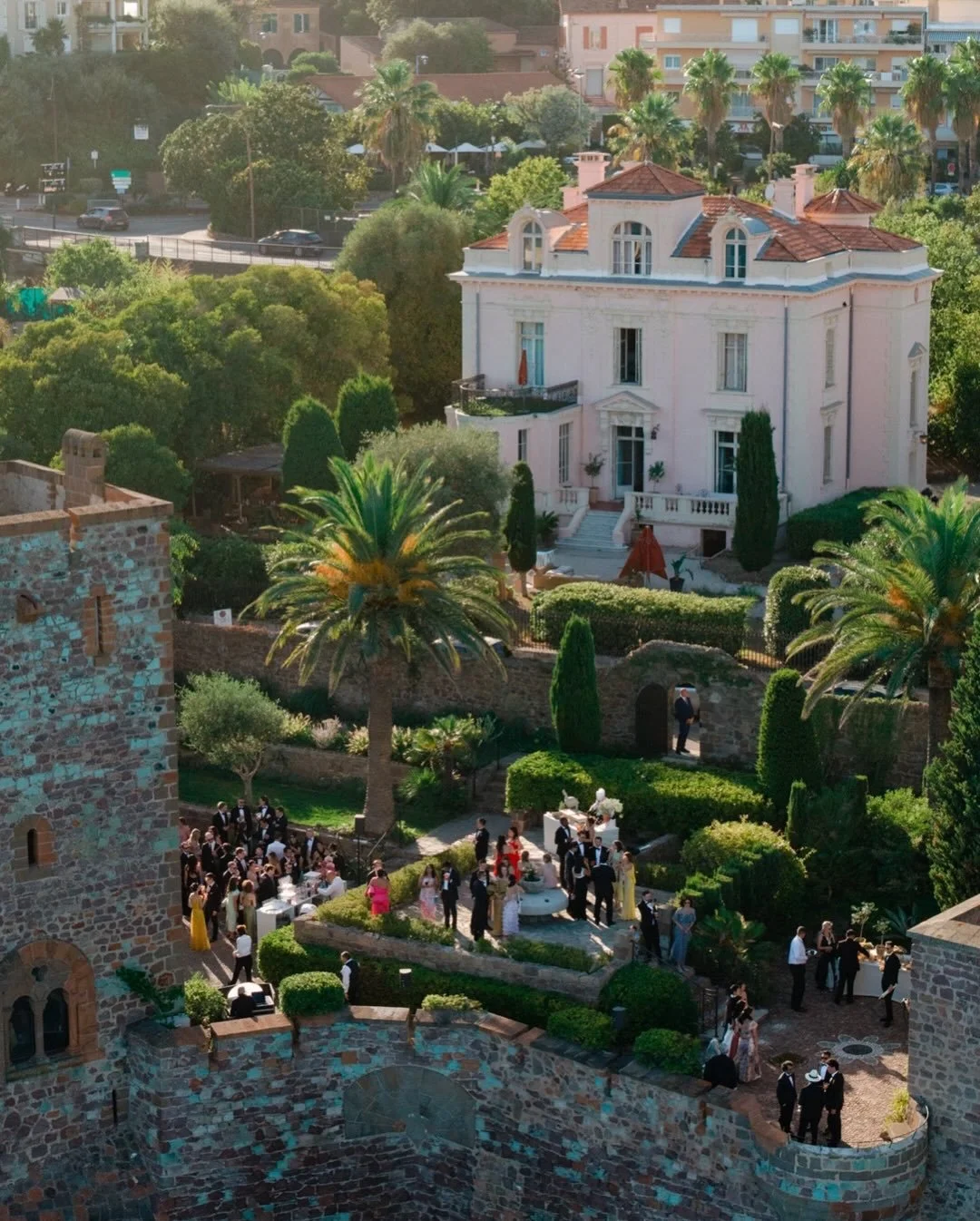 Some places carry a story.
Photographing love in iconic venues such as ch&acirc;teau de la Napoule or the Carlton feels like adding one more chapter to history.
 
Grateful for these settings and for working alongside such a good team 🤍
.
@annelaurew