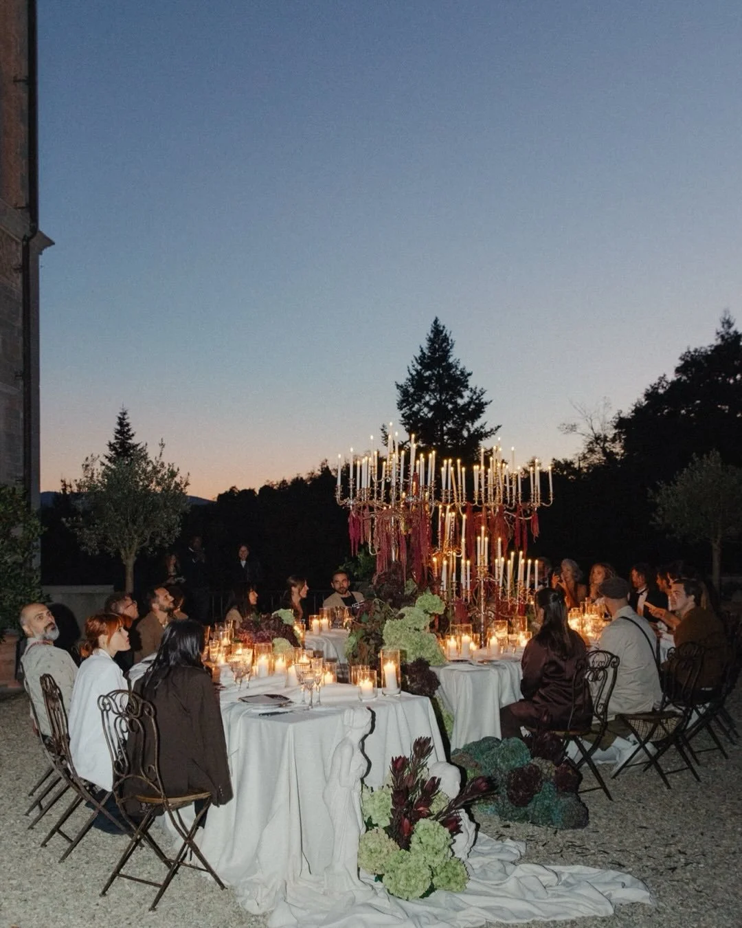 The in-between, unposed, almost missed 
somehow, those are the moments that never leave.

@villa_la_commenda_concordia
@flyinglittlebirds
@wed_vibes_talents
@fedefloraldesign
@alex.gaidashev
@ristorante_tonino_cortona
@preludiodivisionenoleggio
@wedd