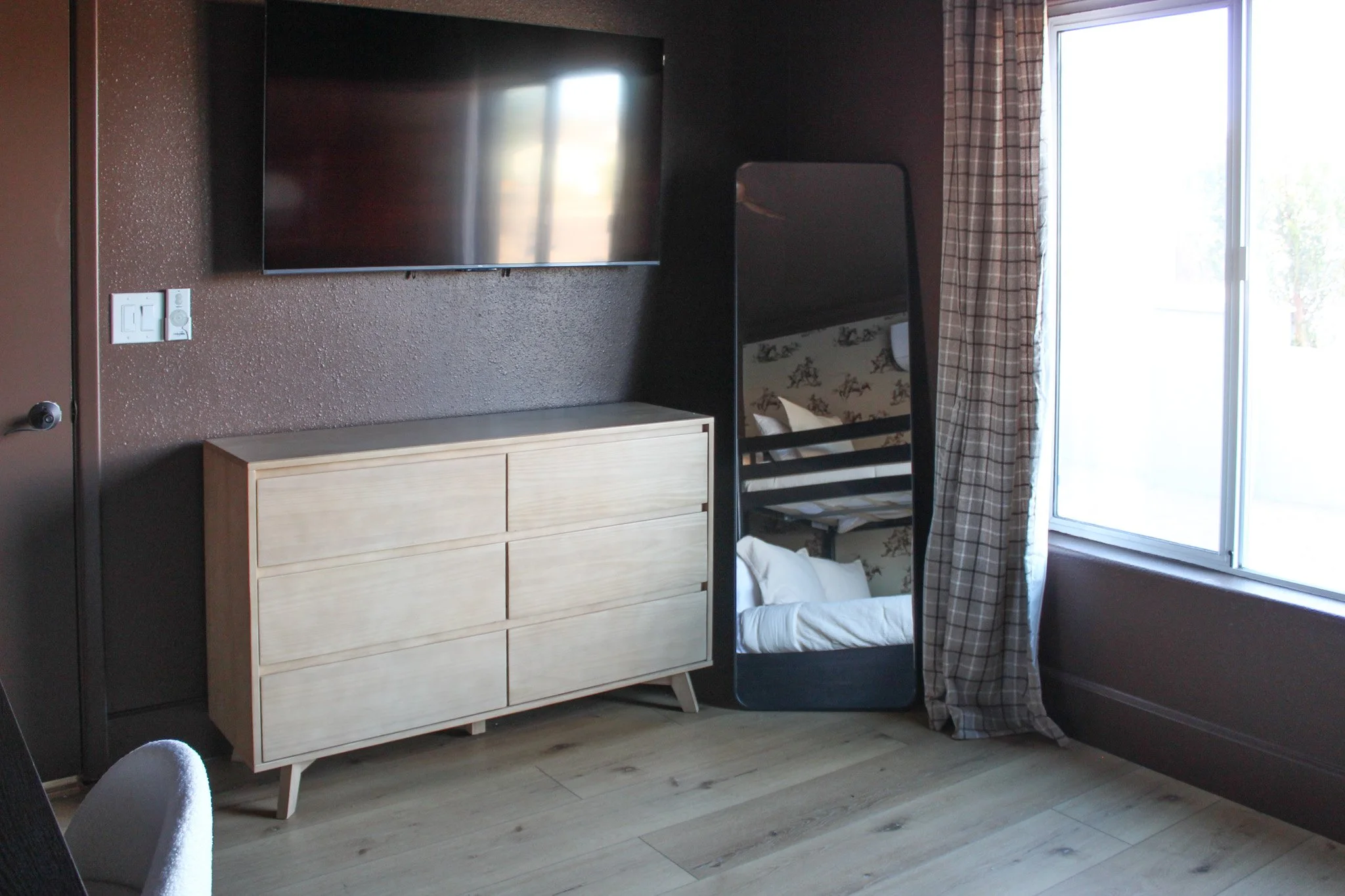 Airbnb bunk room interior design for families and group stays