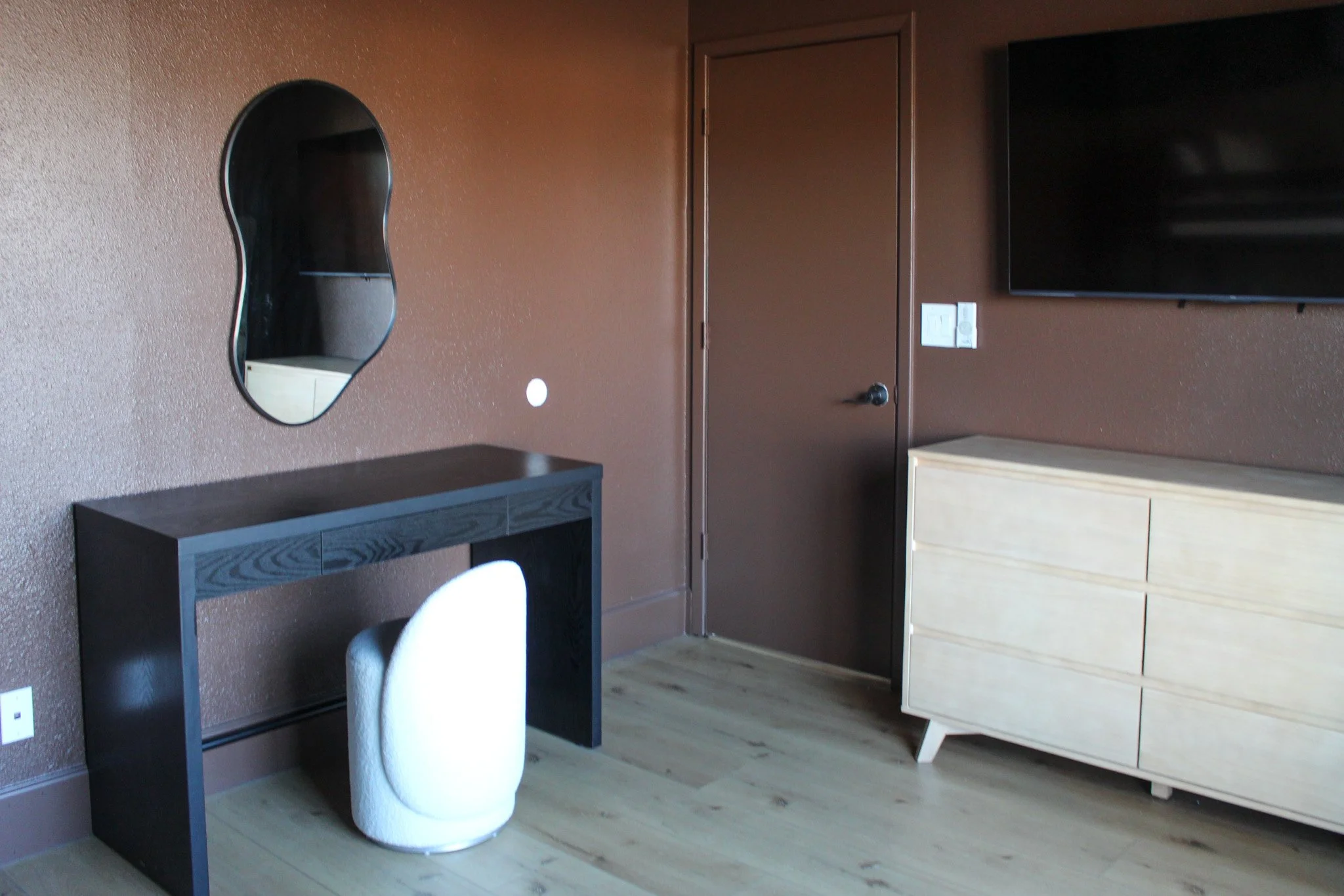 Airbnb bunk room interior design for families and group stays