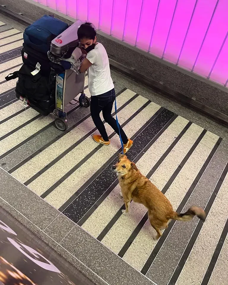 Nelly Guevara with Manu arriving to LAX