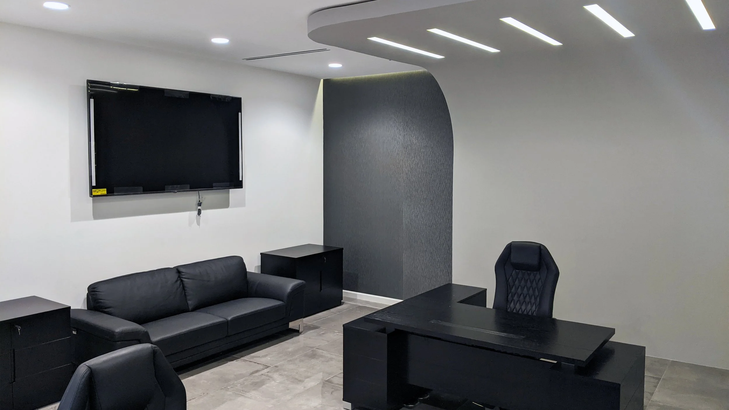 Flyer Executive Office_9x16.jpg