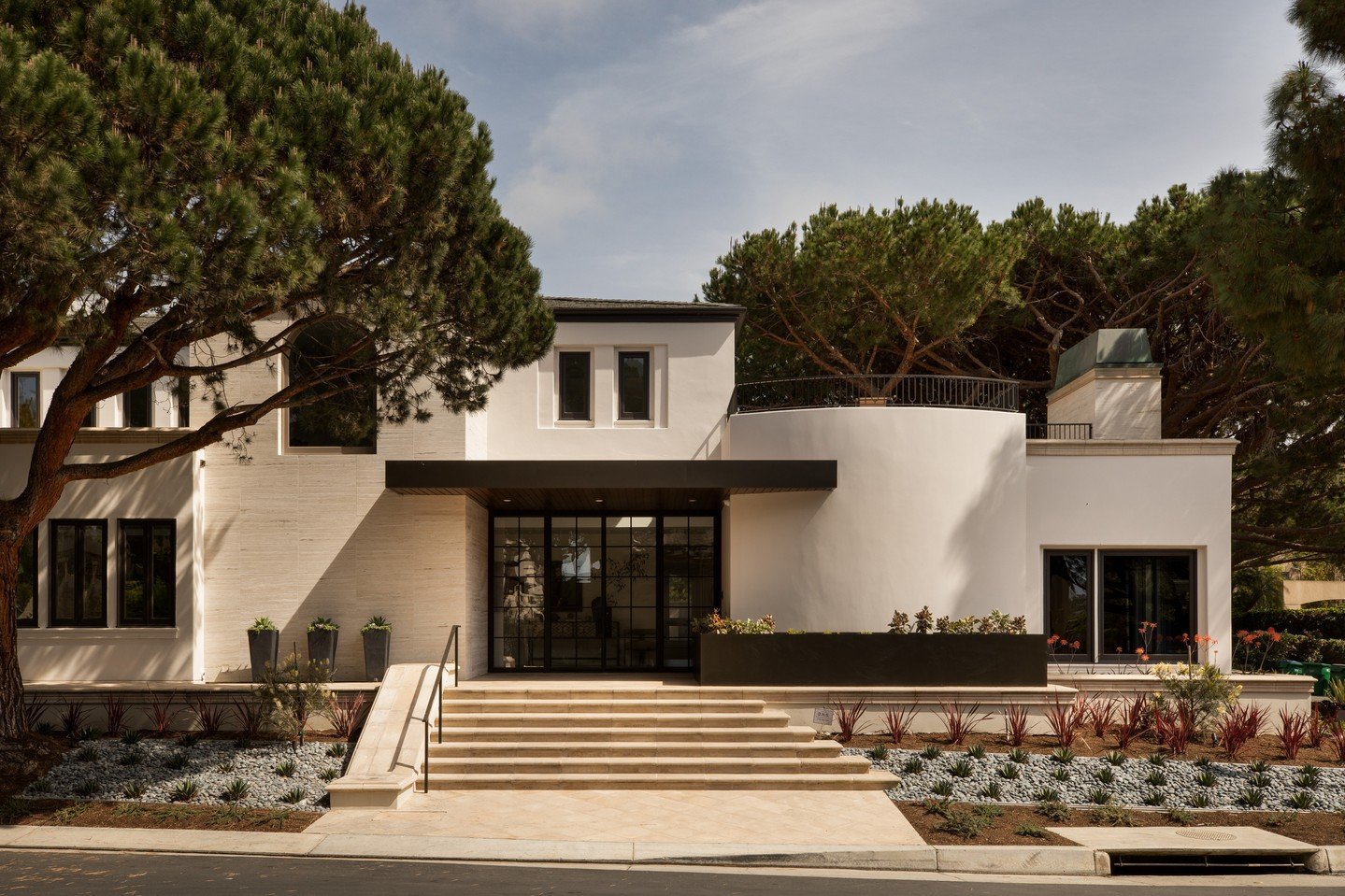 Tucked away amidst the pine trees and the coastline, this charming haven in Laguna Beach is transformed into a classic, modern dream home. Indulge in moments of tranquility and unmatched luxury with custom finishes throughout the house with spa-like 