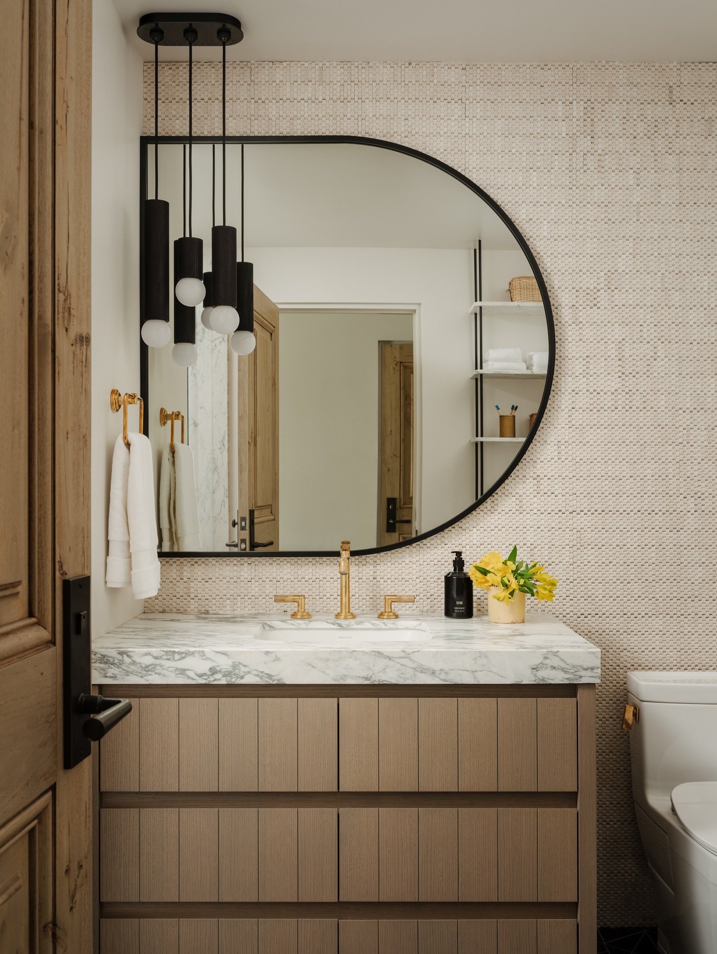 This is your sign it&rsquo;s time to refresh your bathroom 🚿⁠
⁠
STEP 1: It all starts with your vision! Our team works closely with you to provide expert insight and advice to tailor the building experience.⁠
⁠
STEP 2: Collaborating with skilled arc