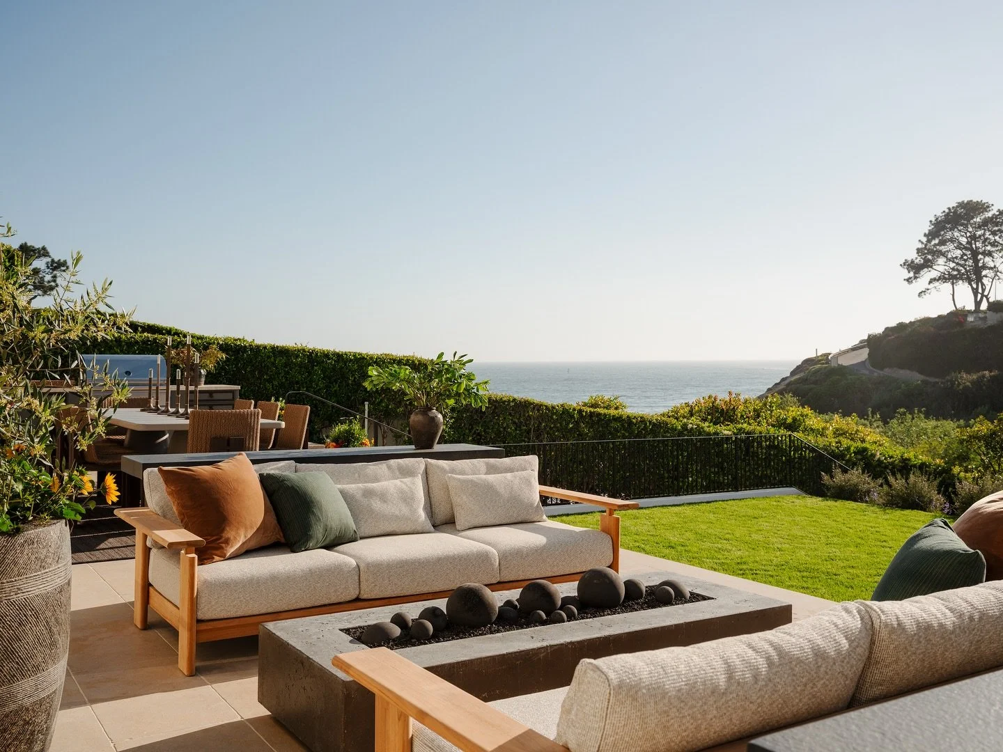 California Dreamin&rsquo; 🌊⁠
⁠
For many years, we have crafted bespoke luxury residences along the beautiful coastline of Orange County. Known for our attention to detail and exquisite craftsmanship, our experienced and trusted team works closely wi