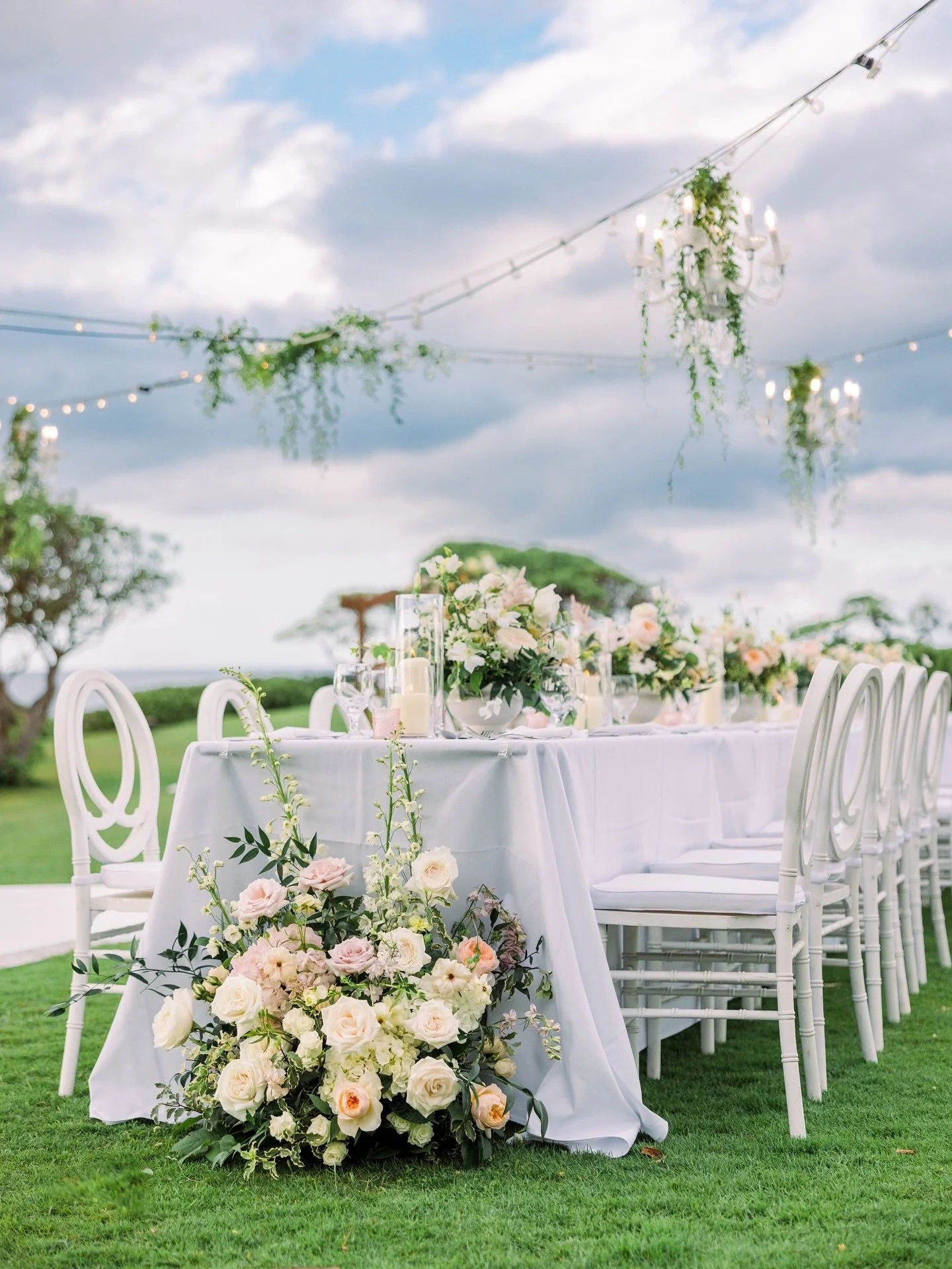 Reception magic ✨ From teary toasts to tearing up the dance floor, this night was full of love, laughter, and unforgettable moments 🥂🌺
. .
Venue:&nbsp;@ritzcarltonoahuturtlebay  Coordination:&nbsp;@abcweddings  Photo:&nbsp;@ellamerrillphotography F