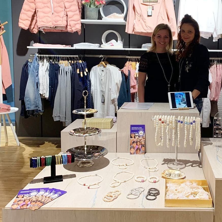 Ladies Night im Reischmann in Ravensburg! Wir d&uuml;rfen mit unserer neusten Perlenkollektion dabei sein. #f&uuml;reinengutenzweck
&bull;
&bull;
&bull;
&bull;
#perlen #hilfezurselbsthilfe #charity #ktep #pearls #philippinen #schmuck #helpothers #mod