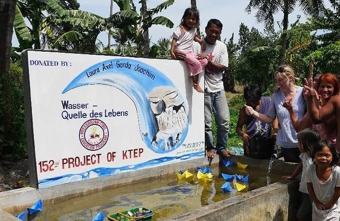 Es mangelt nicht an Wasser, sondern am Zugang zu Wasser!  #waterislife -

Dabei liegt das Problem nicht am fehlenden Grundwasser. Toril liegt nicht weit entfernt vom h&ouml;chsten Berg der Philippinen, dem Mount Apo. d. h. es gibt sehr wohl genug Nie