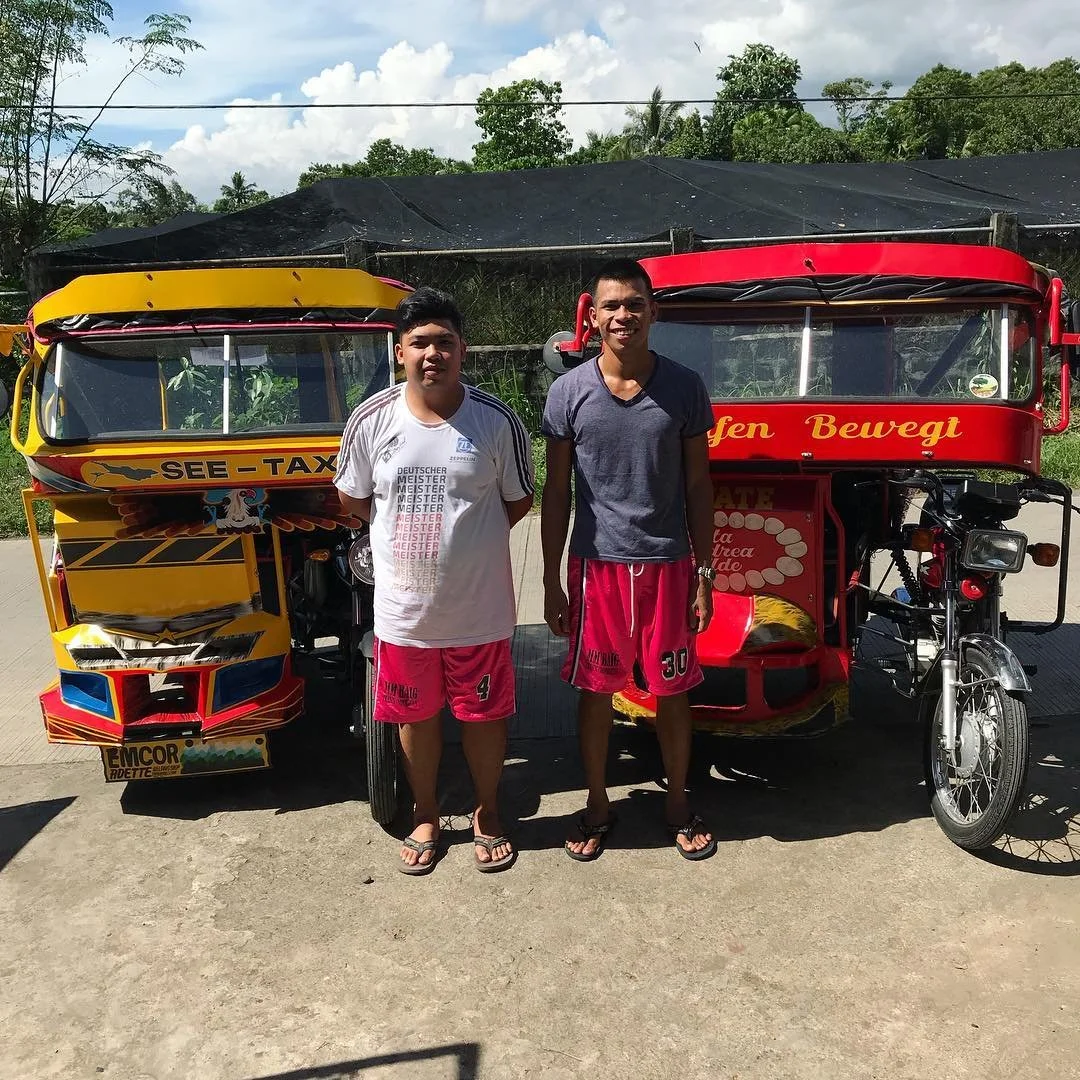 Unsere zwei KTEP #fahrer Darrell und Christian 😊 Die beiden #tricycle konnten durch #spenden von #sponsoren aus Deutschland angeschafft werden und sind eine gro&szlig;e Hilfe f&uuml;r das Team in #toril
.
.
.
.
#ktep#philippines#philippinen#davao#da