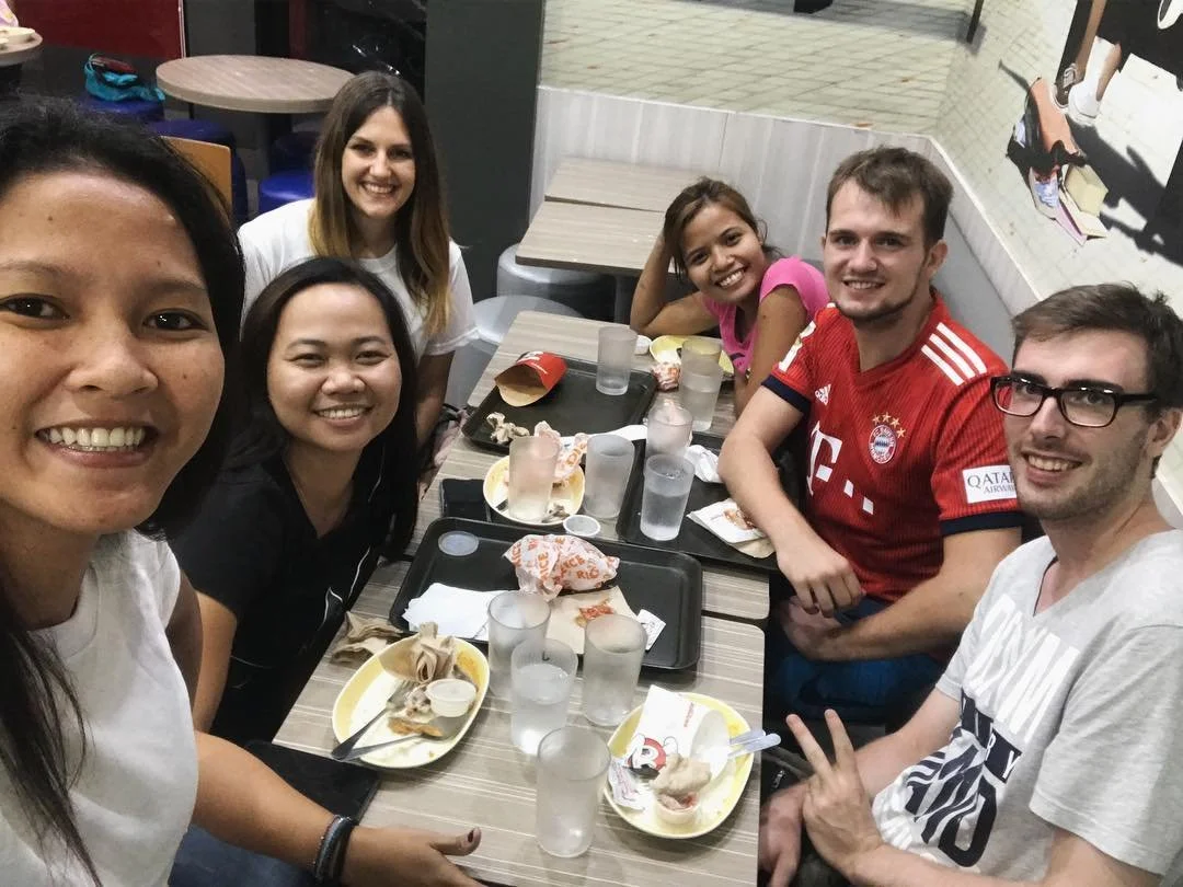 Teamdinner 🍴
.
.
.
.
.
.
#ktep#toril#philippines#philippinen#davao#daliao#sanjose#jollibee#team#donation#gemeinn&uuml;tzigeorganisation#ngo#sponsoring#helping#kressbronn#humanity#helfen#unterst&uuml;tzung#thirdworldproblems#helpothers#hilfedieankomm