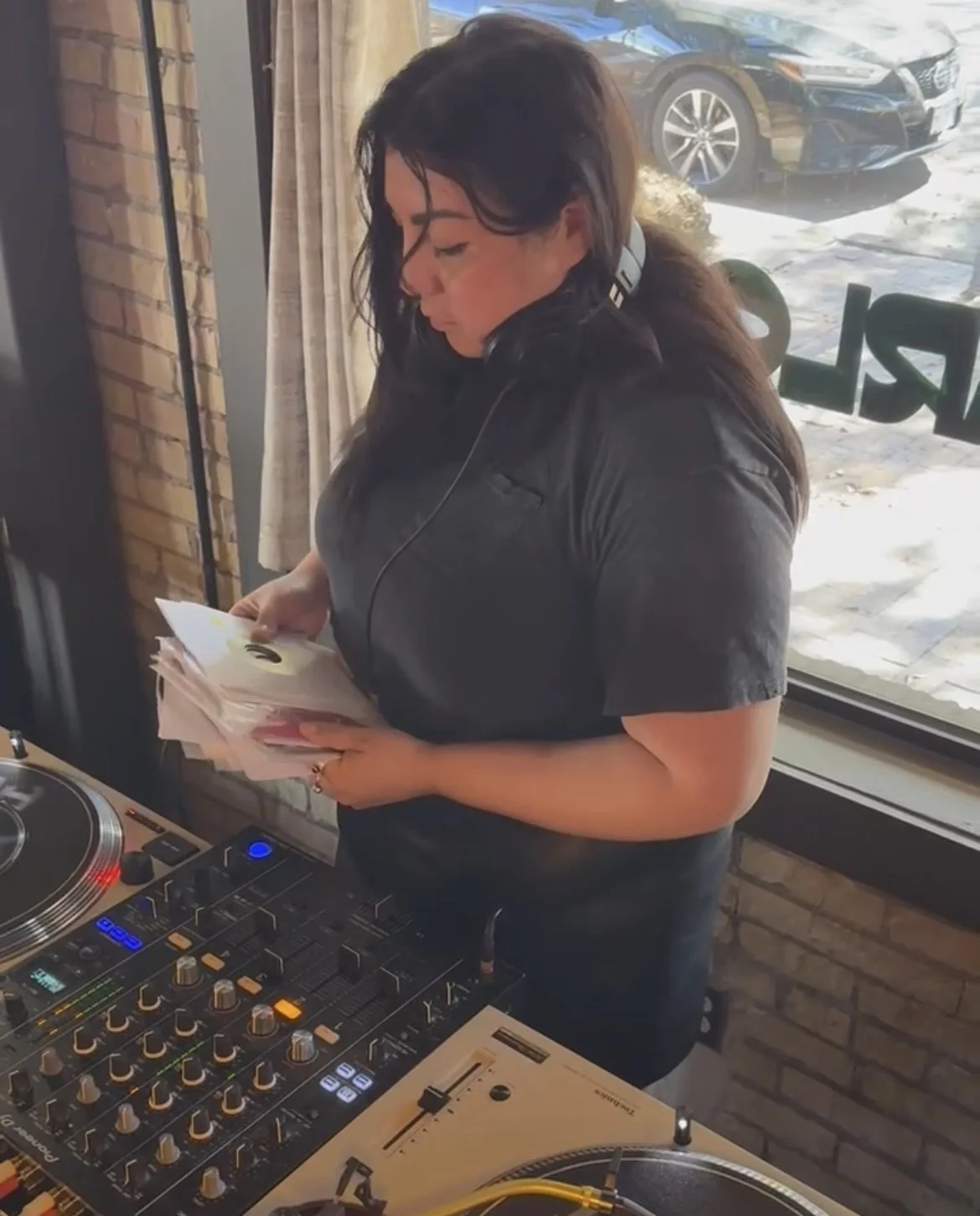 DJ Raquiqui provides vinyl and digital DJ sets for nightlife, corporate events, festivals, private parties, and cultural activations across Austin and Texas.