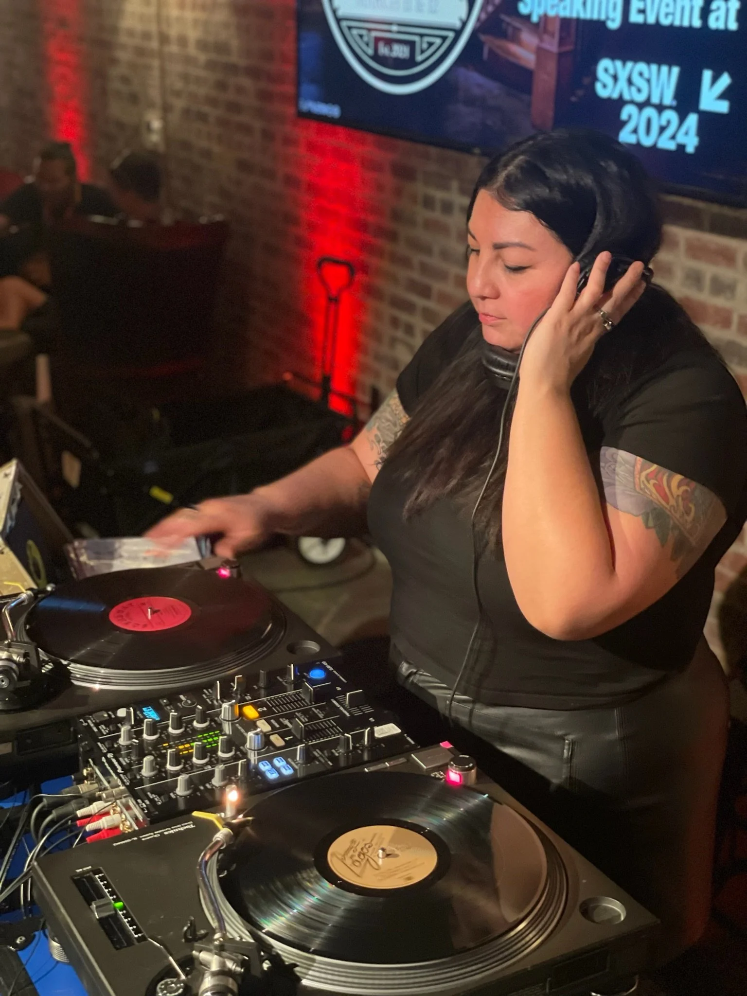 DJ Raquiqui provides vinyl and digital DJ sets for nightlife, corporate events, festivals, private parties, and cultural activations across Austin and Texas.