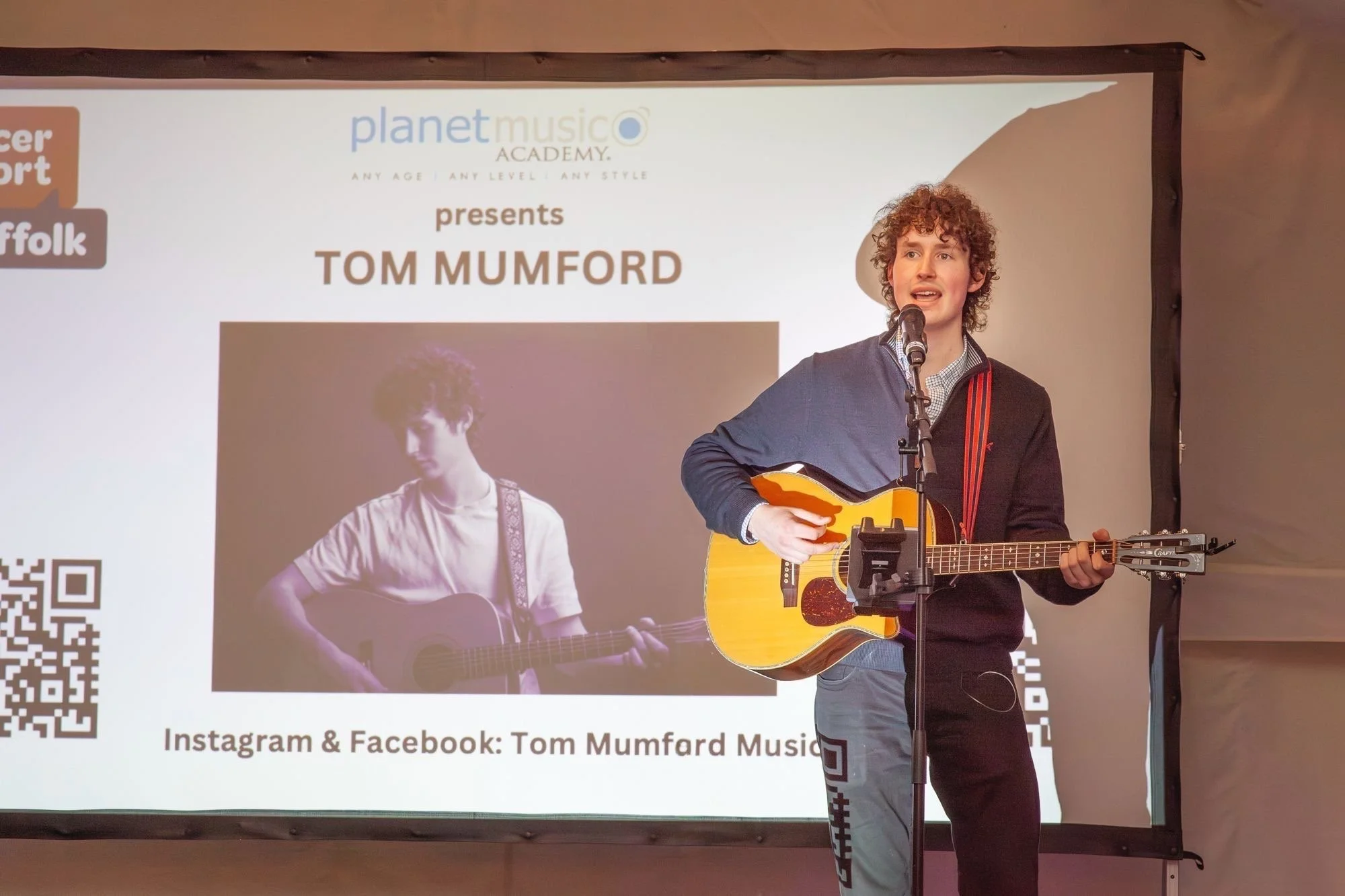 Live acoustic music during a wedding drinks reception