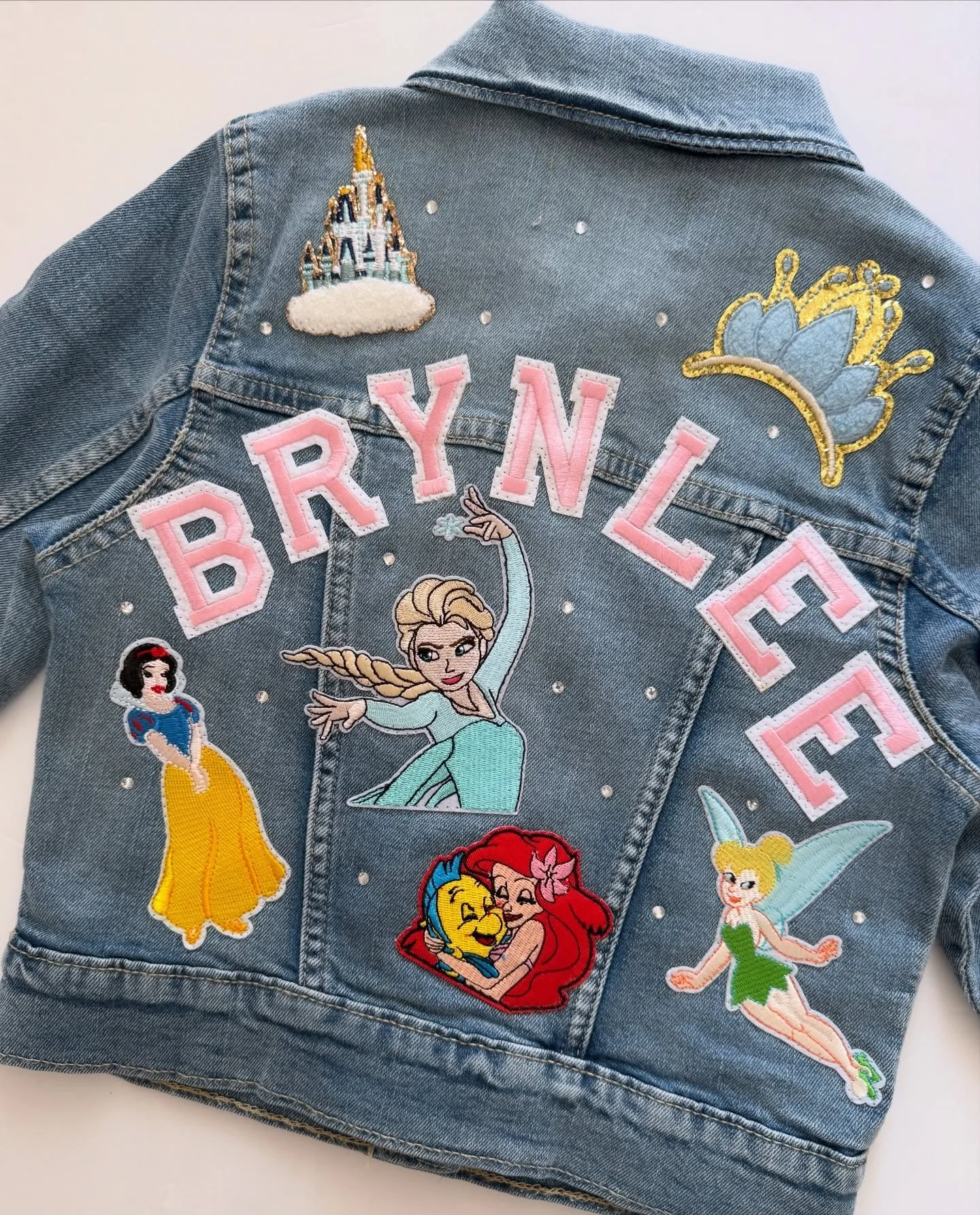 Long name? No problem ✨ I&rsquo;ll fit it beautifully alongside all your favorite patches, no detail left behind 💖