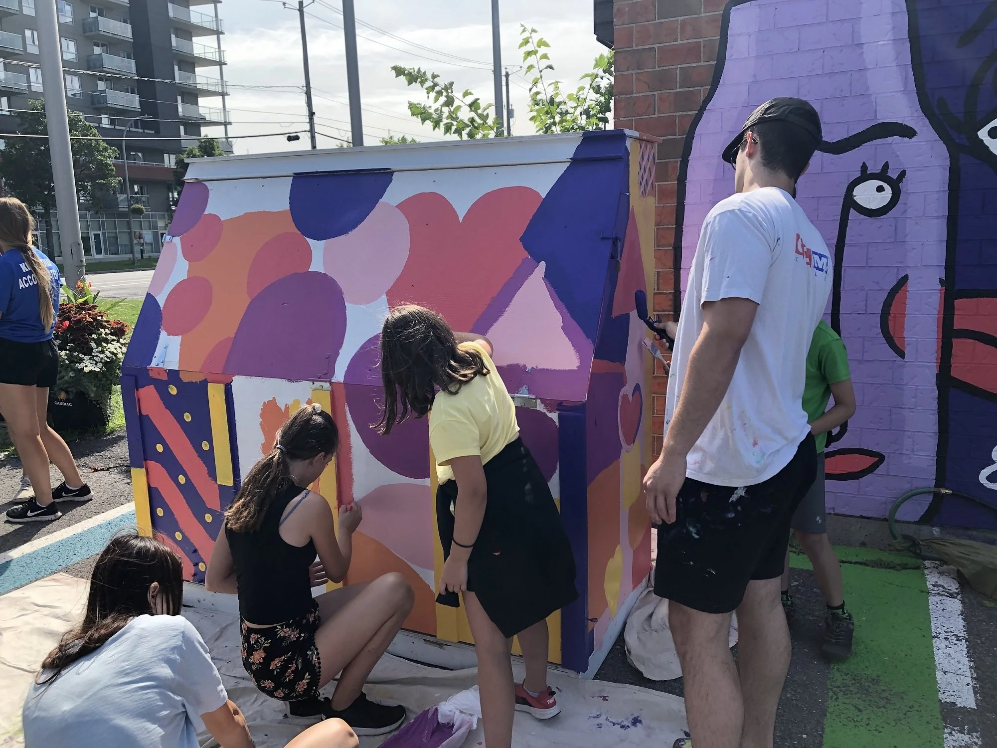 piano extérieur fait avec un groupe du camps de jour à Candiac, fait par edgar vachon-desautels artiste muraliste