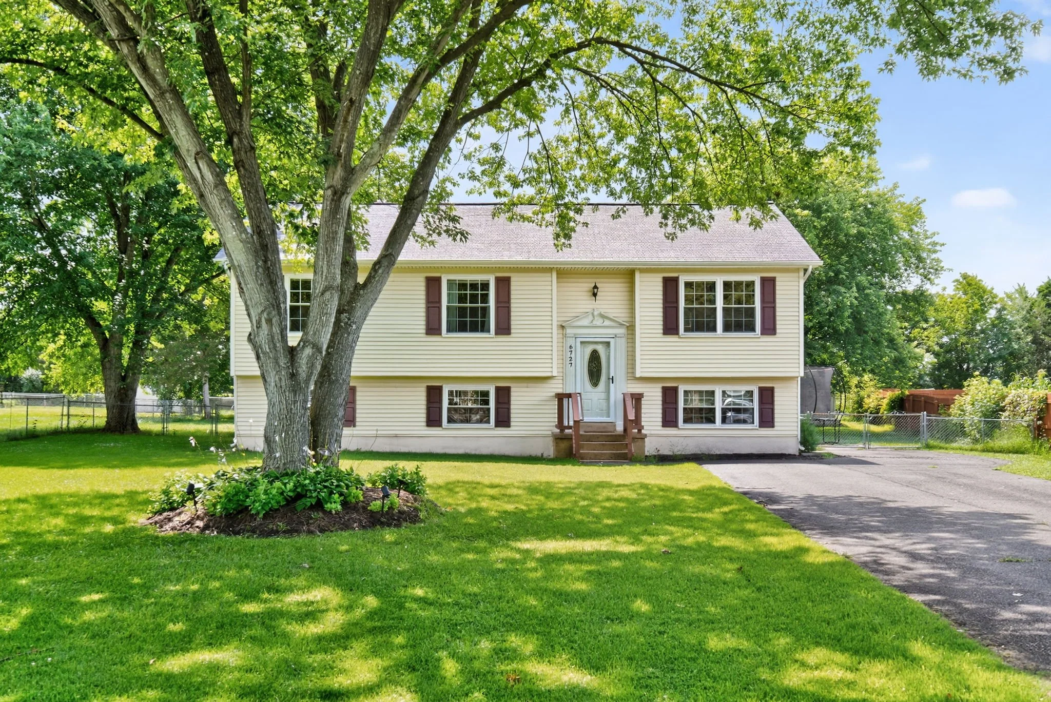 6727 Willowbrook Drive