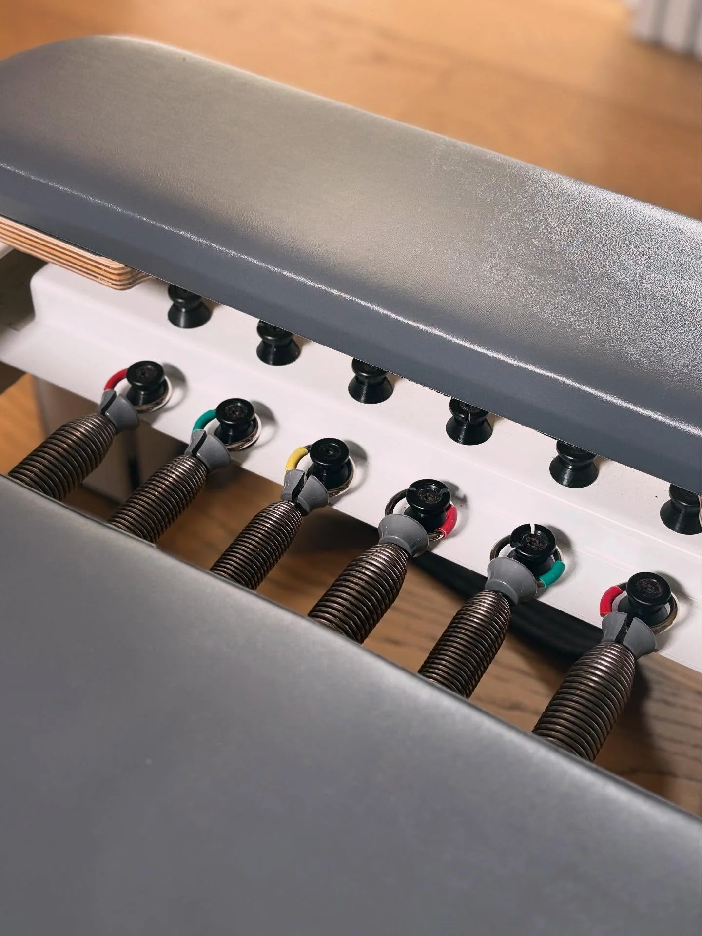 Ever wondered what these colourful springs on a reformer Pilates bed do? 

They control the resistance- making your workout easier or challenging depending on the combination you use. 

💛 the lightest spring is great for control and stability
💚 the
