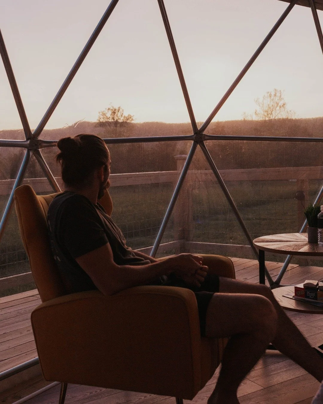 That could be you watching the sunset, glass wall views, zero city noise. Just you and the calm you’ve been craving.
✨ Book your escape at faraway.camp
#Faraway #Glamping #LuxuryCamping #WeekendGetaway #GlampingVirginia #ShenandoahGlamping #Gl