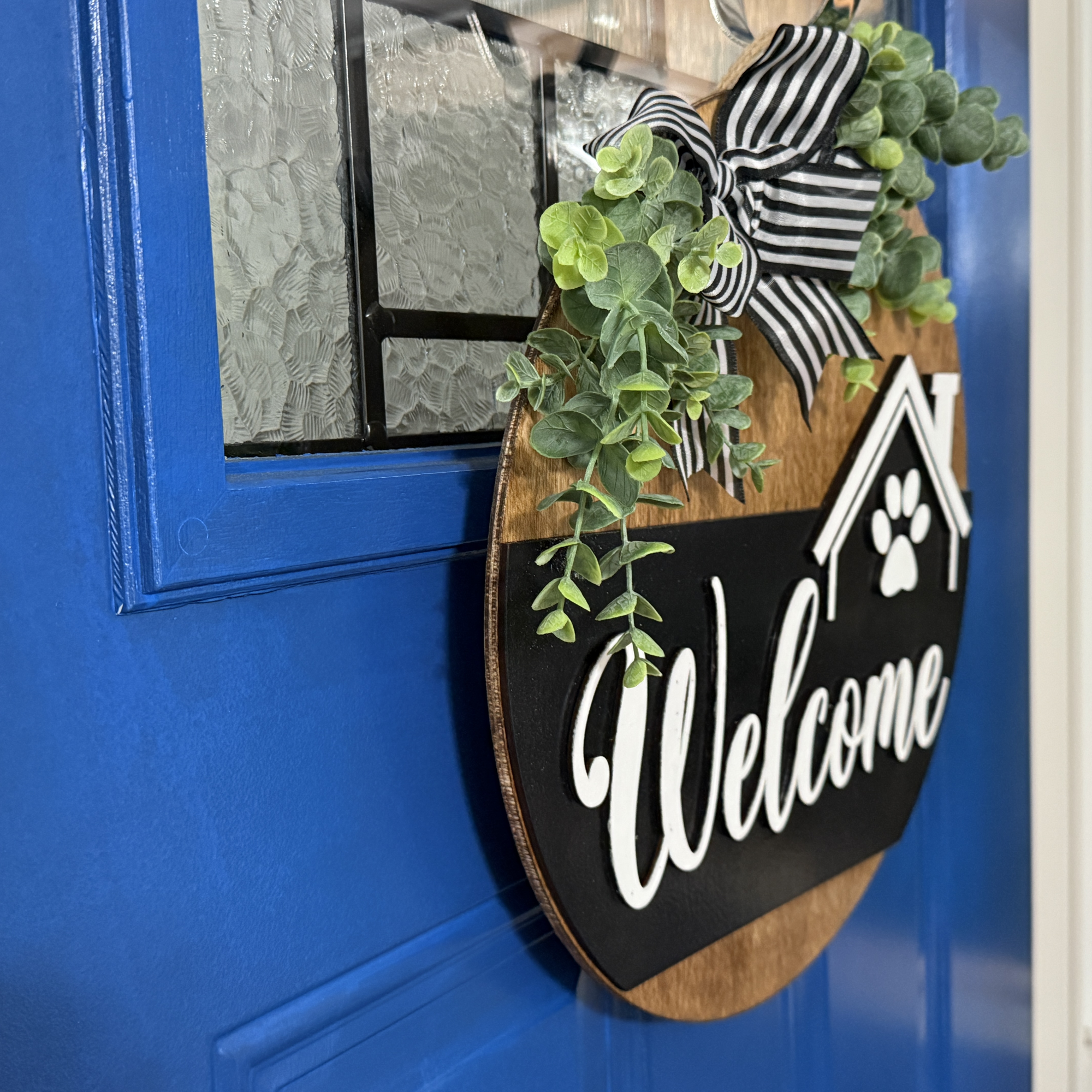 Welcome Dog House door hanger, side view, showing base thickness and layered wood details