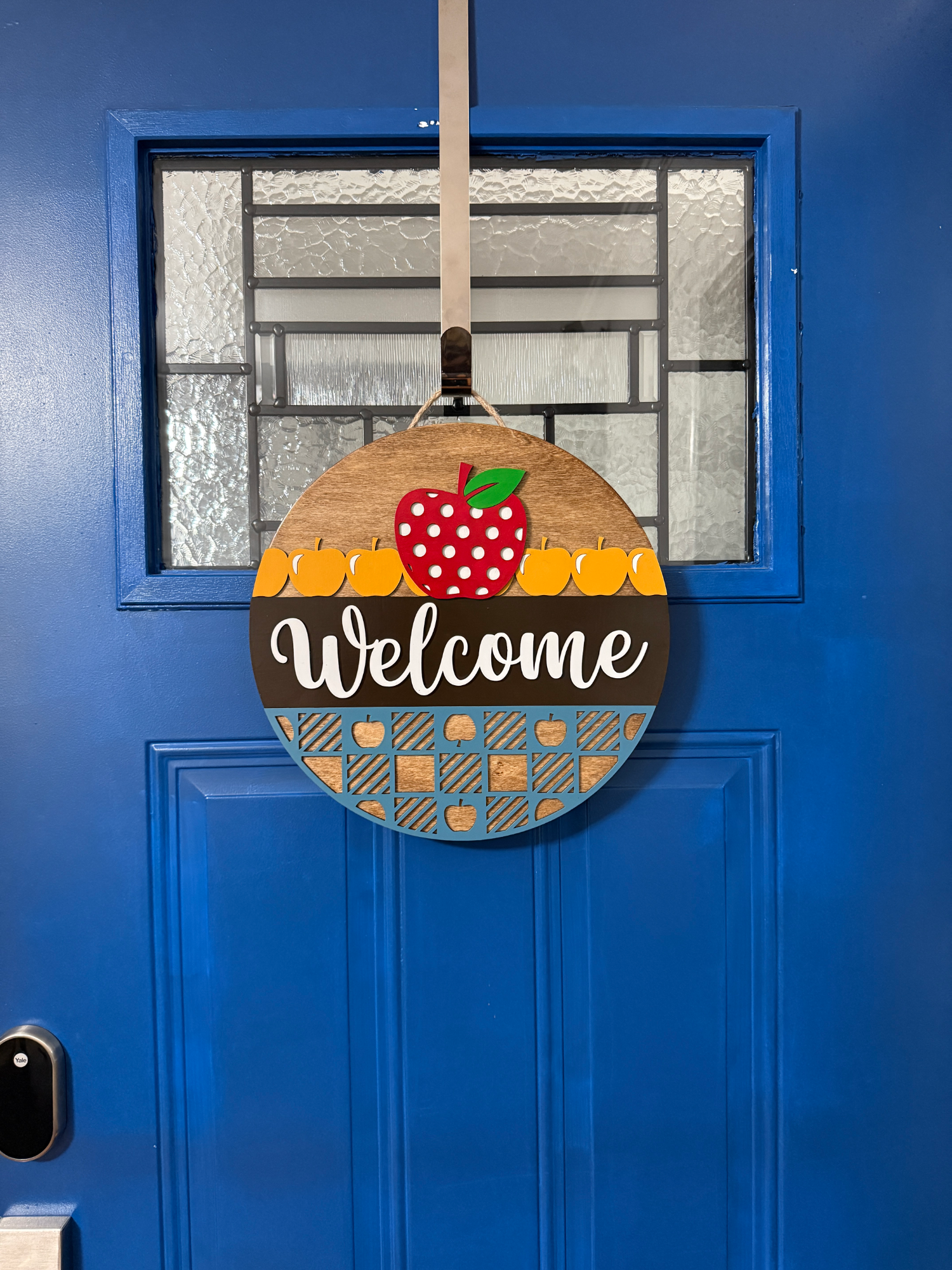 Full view of apple basket door hanger displayed on blue front door