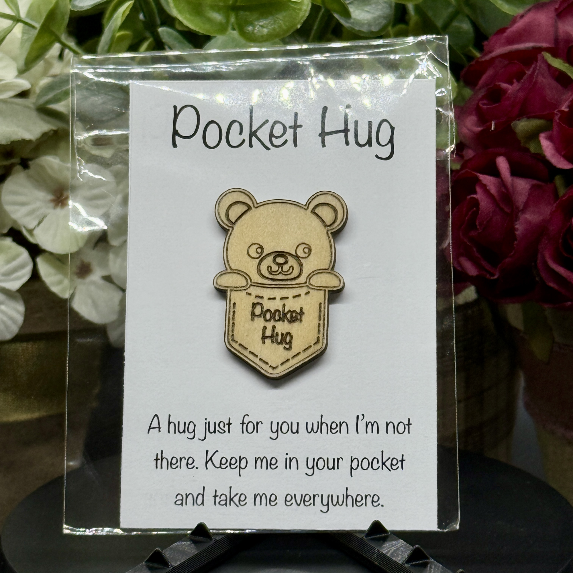 Bear Pocket Hug token on printed card – round ears and cheerful face