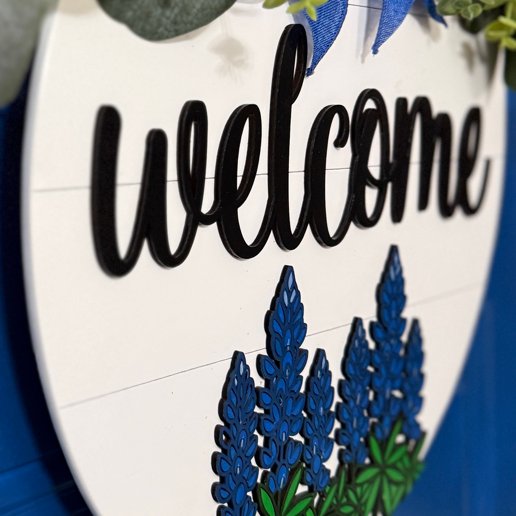Side view of dimensional welcome door hanger with bluebonnet design