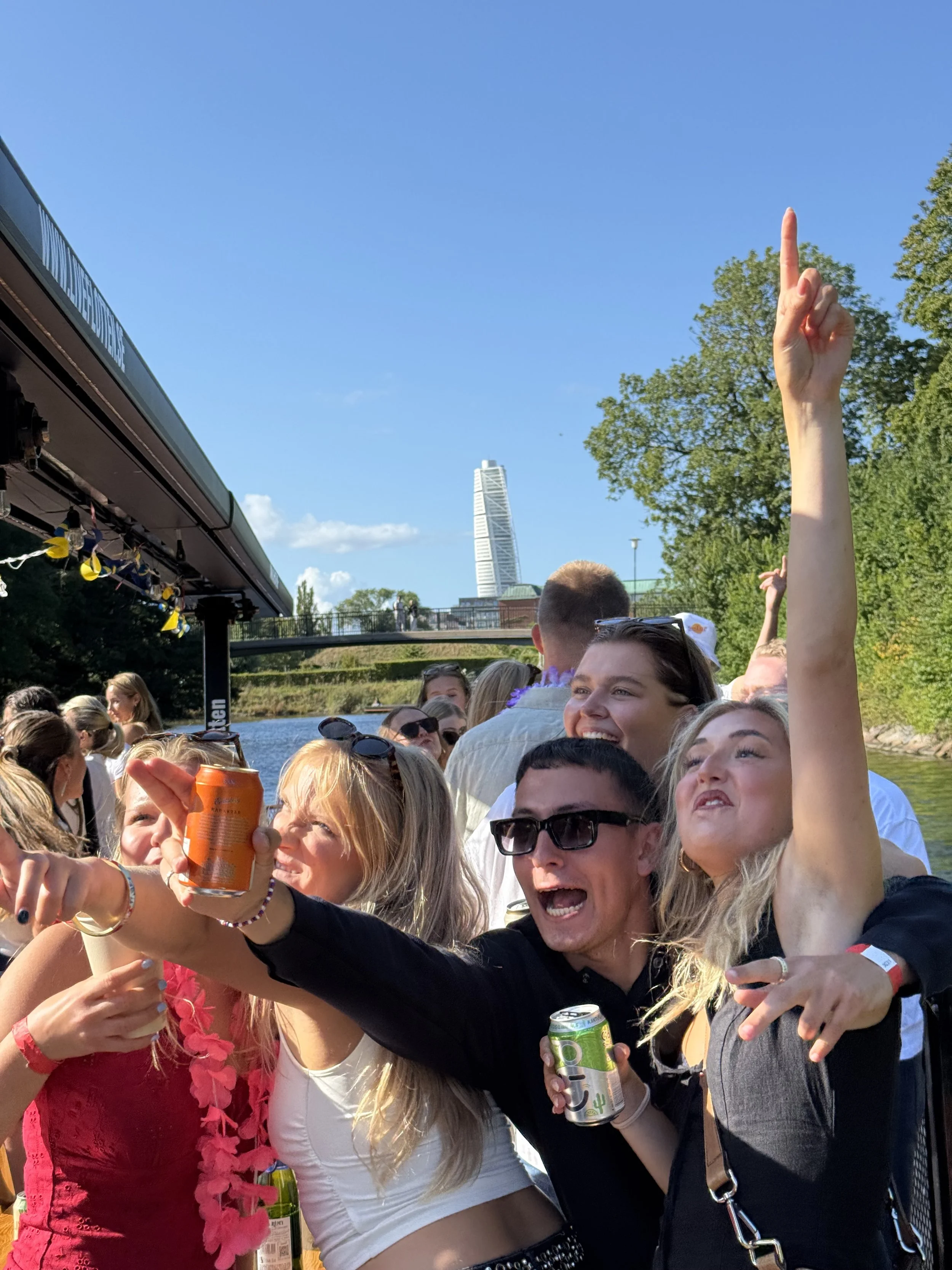 Dagsfest på Liveflotten – partaj på kanalen i Malmö