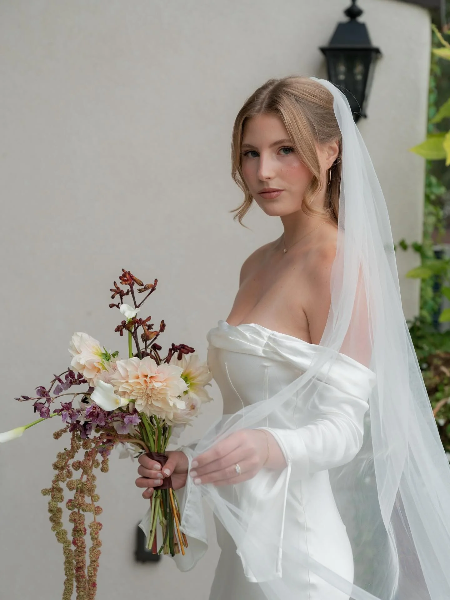 A few shots from last week 🤍

Venue @casiainnsonoma 
Hair and makeup @lupitamorenobeauty 
Florist @designedbynhi 
Model @avalon.edwards 
Assistant @elizascheer