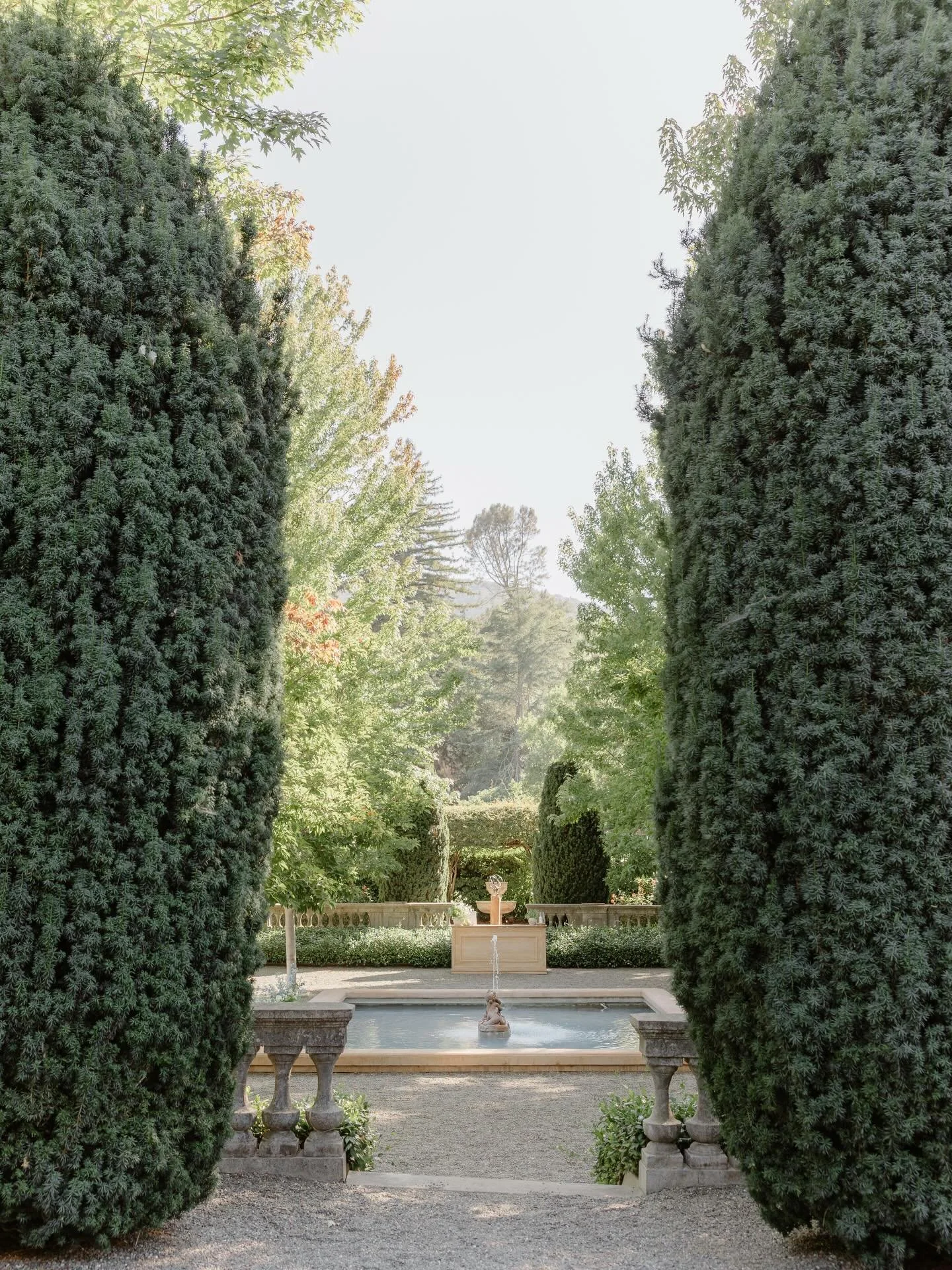 Secret gardens in California&hellip; but tell me this doesn&rsquo;t feel like Italy

Planning &amp; Design- @wildeandsageco
Venue &mdash; Beaulieu Gardens&nbsp;@paulaleduc
Florist- @thistleoakfloralco
