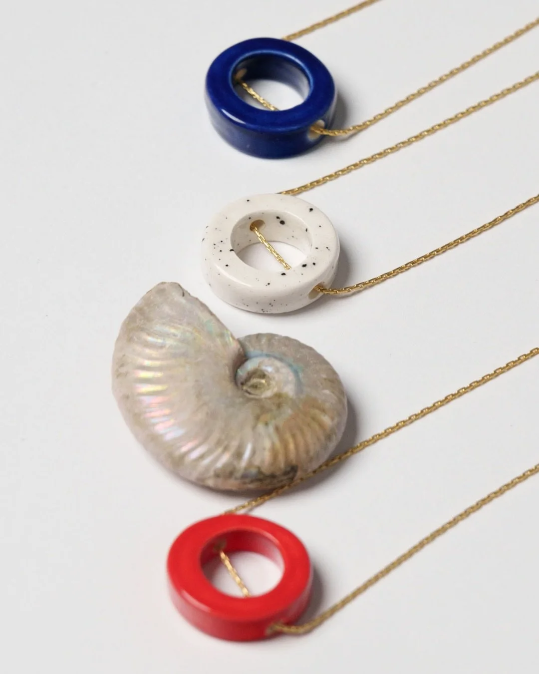 Un sol llevado a su m&iacute;nima expresi&oacute;n.
Al menos, esa es mi interpretaci&oacute;n del collar Auroora&hellip;
porque cada joya puede tener un significado especial para cada persona ✨

babbia.es
piezas que cuentan historias