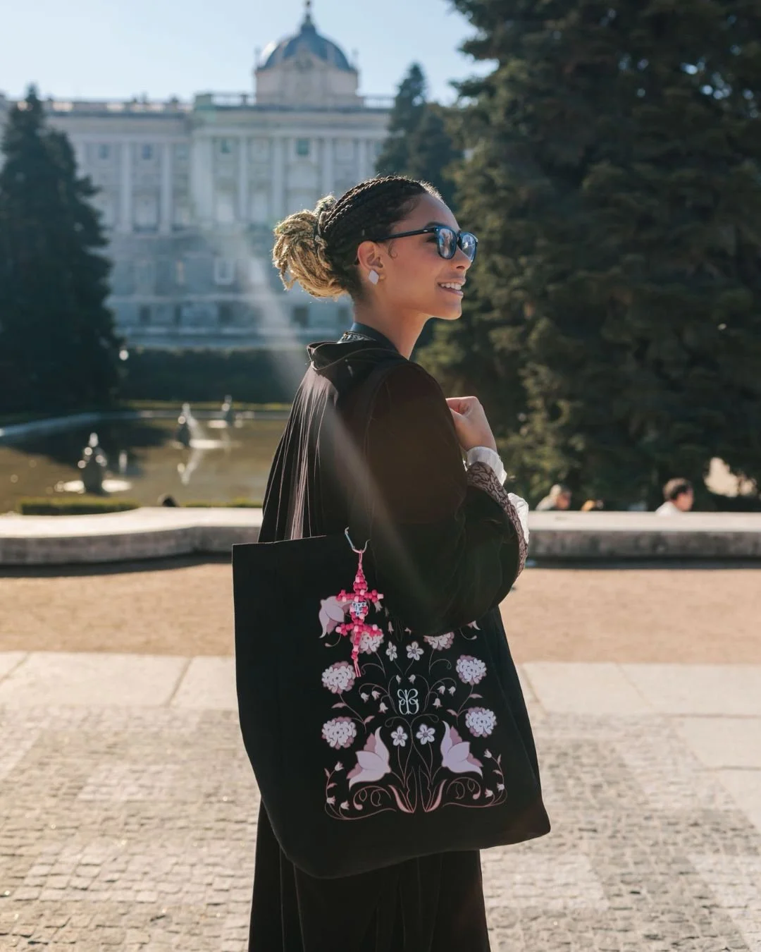 Nuestra tote bag babbia, por las calles de Madrid.
Para llevar contigo todo tu mundo ❤️
babbia.es