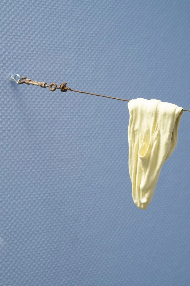 Ausstellung Kira&Elena_nachbestellt_blaue Wand-4_web.JPG