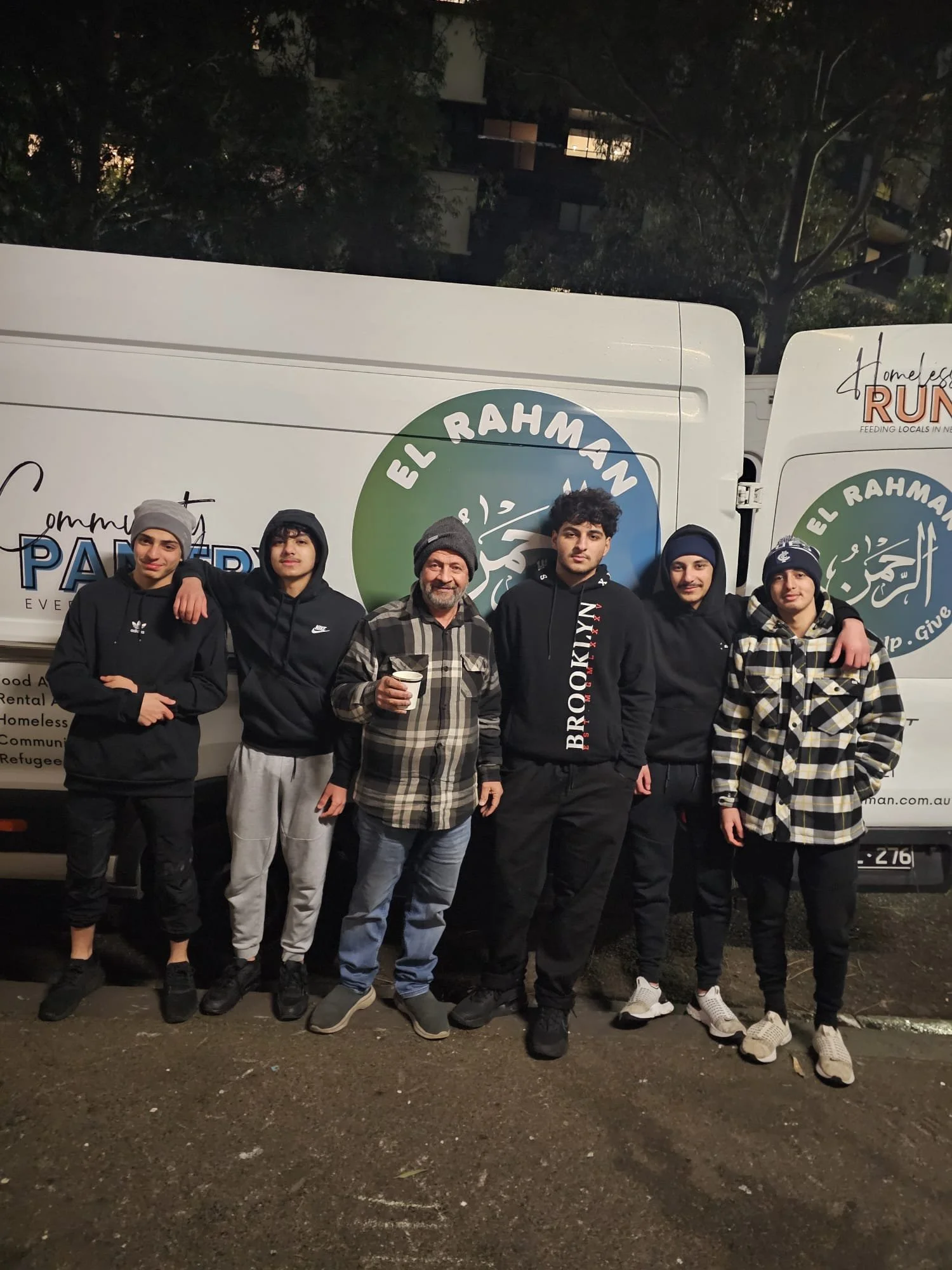 Students from Al Siraat College joined us to volunteer & gain essential work experience, helping us reorganise and pack essentials in our community pantry.