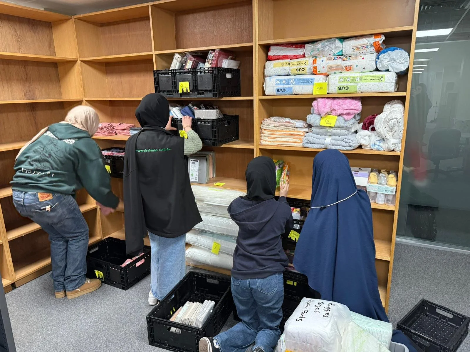 Students from Al Siraat College joined us to volunteer & gain essential work experience, helping us reorganise and pack essentials in our community pantry.