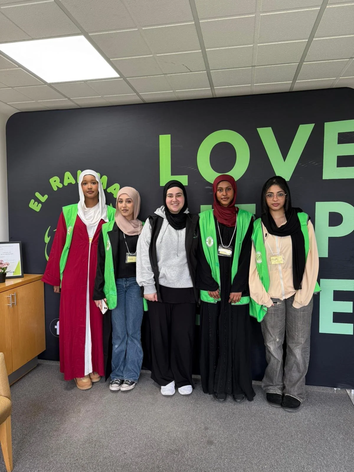 Students from Al Siraat College joined us to volunteer & gain essential work experience, helping us reorganise and pack essentials in our community pantry.