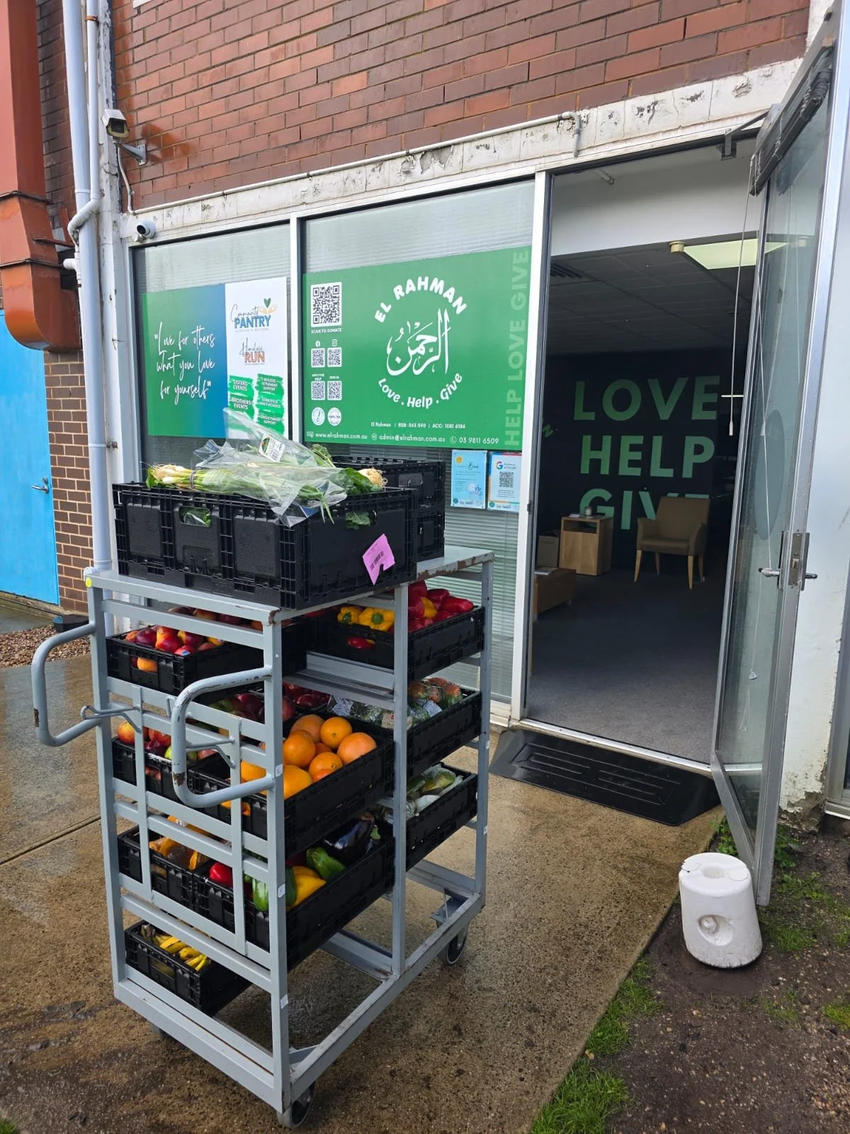 Countless families count on local Community Pantries to be able to feed their families. 
💚 𝗚𝗲𝘁 𝗶𝗻𝘃𝗼𝗹𝘃𝗲𝗱 & 𝘃𝗼𝗹𝘂𝗻𝘁𝗲𝗲𝗿: https://forms.office.com/r/29RmfhXQEB