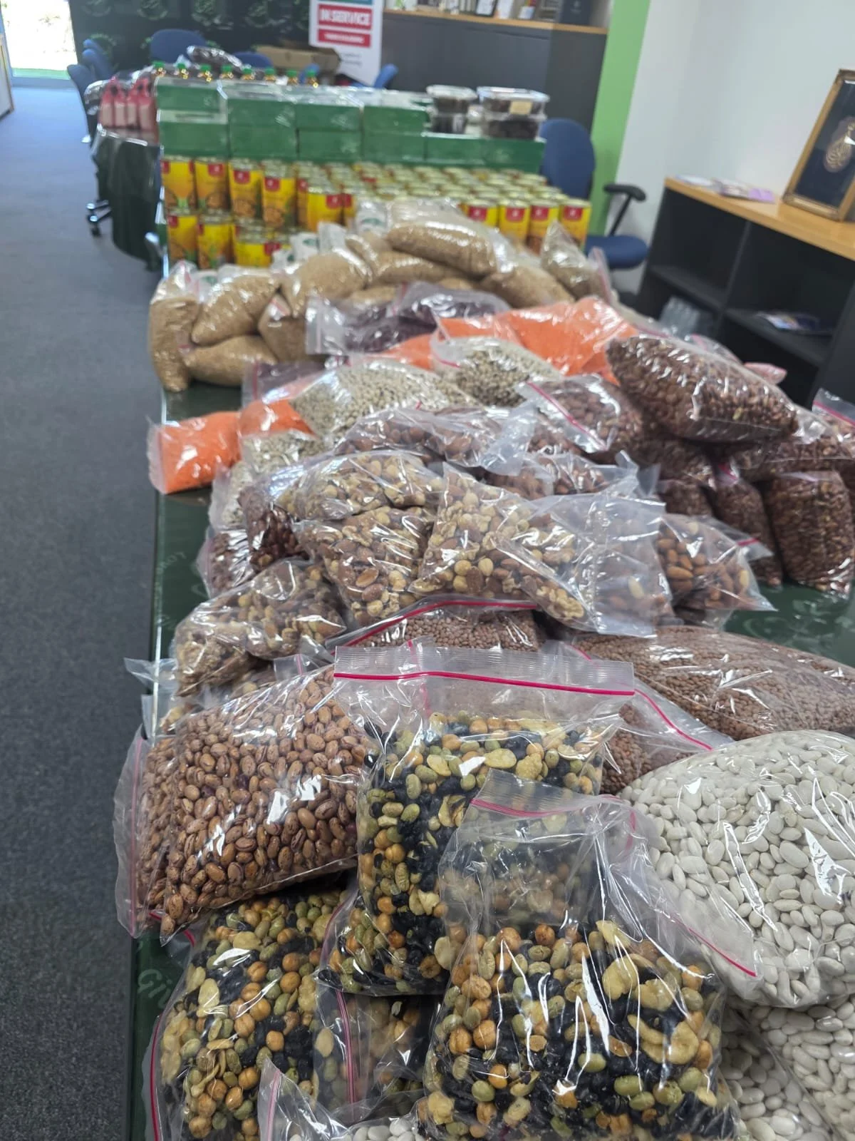 Ramadan Preparations, packing pantry boxes to gift to those who need it most.
💚 𝗚𝗲𝘁 𝗶𝗻𝘃𝗼𝗹𝘃𝗲𝗱 & 𝘃𝗼𝗹𝘂𝗻𝘁𝗲𝗲𝗿: https://forms.office.com/r/29RmfhXQEB