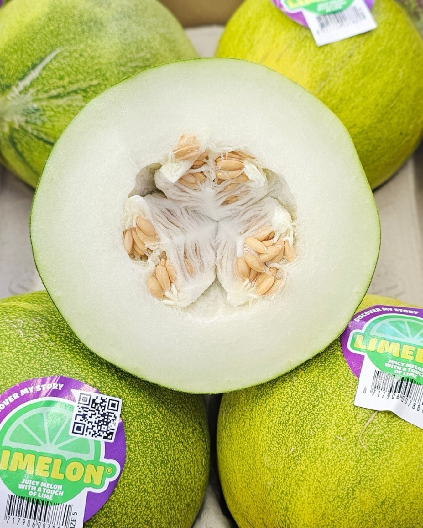 𝐋𝐢𝐦𝐞𝐥𝐨𝐧 🍈
A round melon that resembles a smooth-skinned Galia with similar pale flesh inside. However, it&rsquo;s the flavour profile that makes this green/yellow fruit so interesting. 
To begin, there is a sweetness of melon on the palate fo
